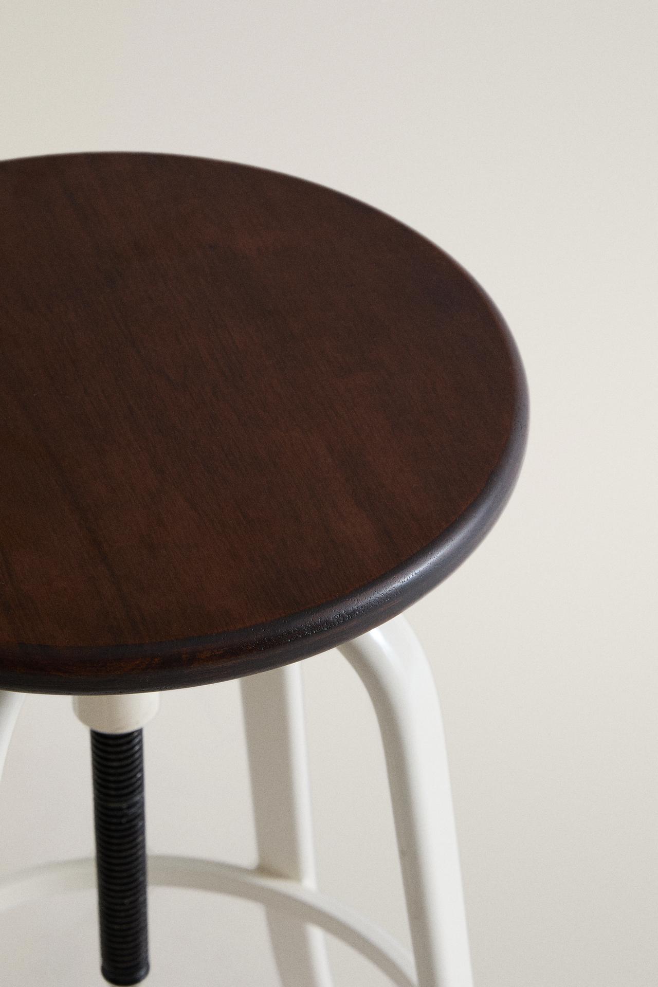 WOOD AND METAL SWIVEL STOOL — Cream