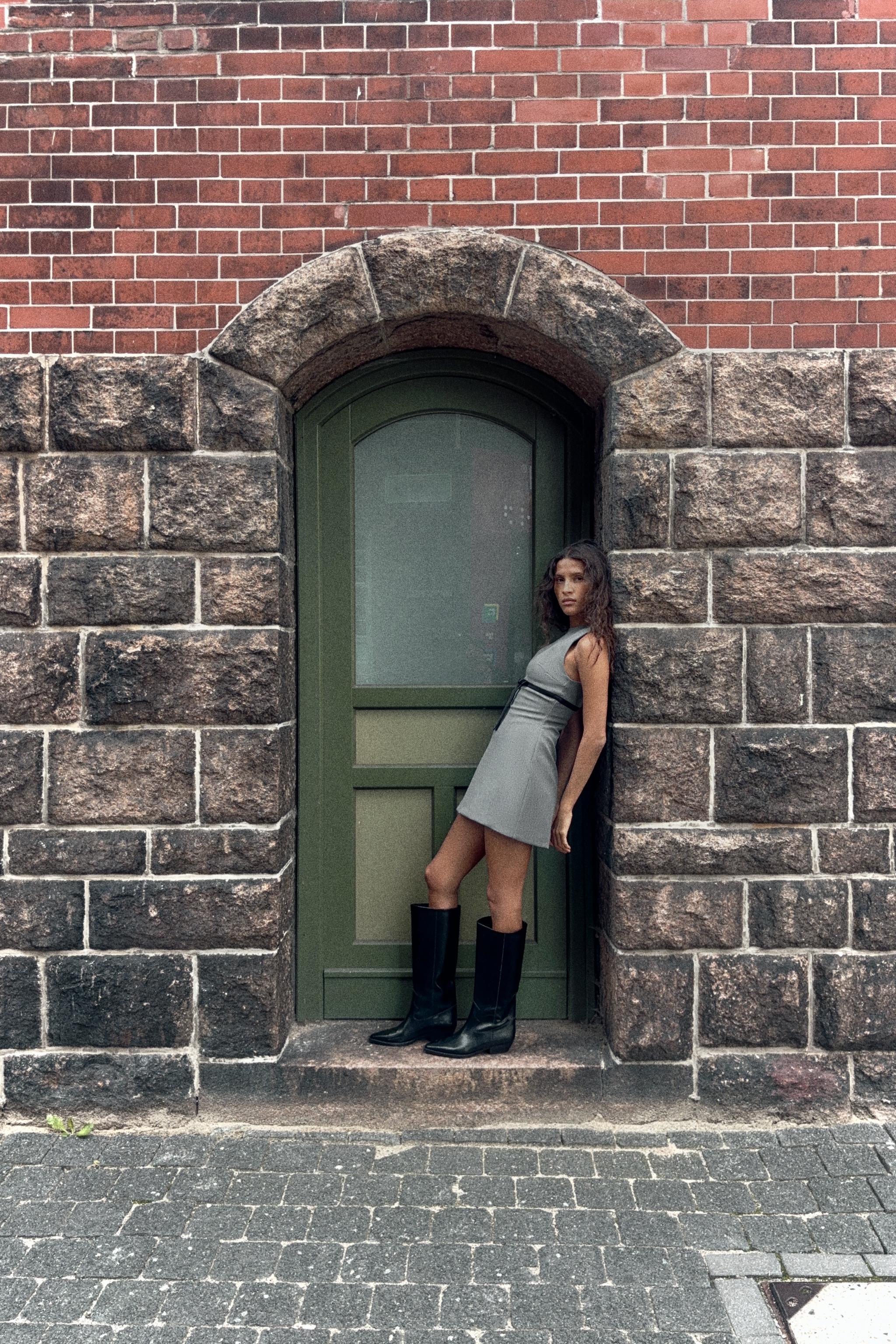 サテンリボンショート丈ワンピース - ライトグレー | ZARA Japan / 日本