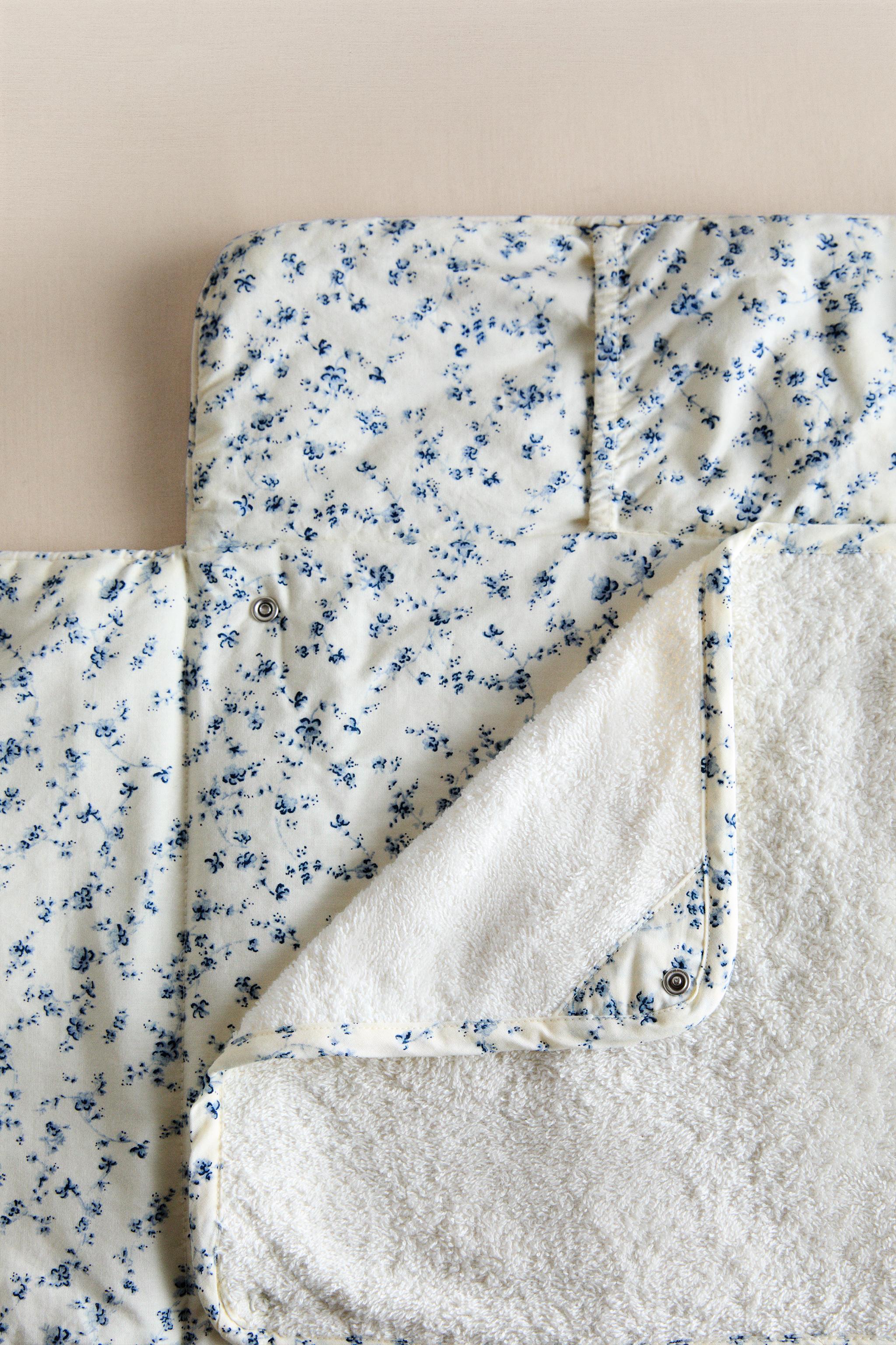 BABY BLUE FLOWER CHANGING MAT
