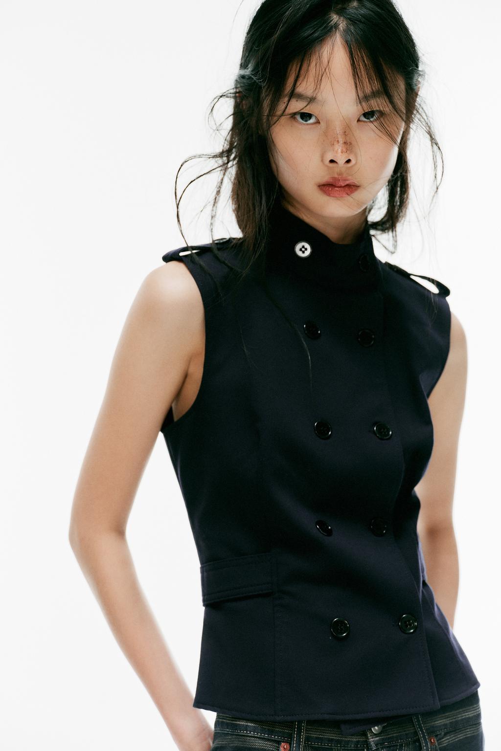 TOP WITH BUTTONED TABS