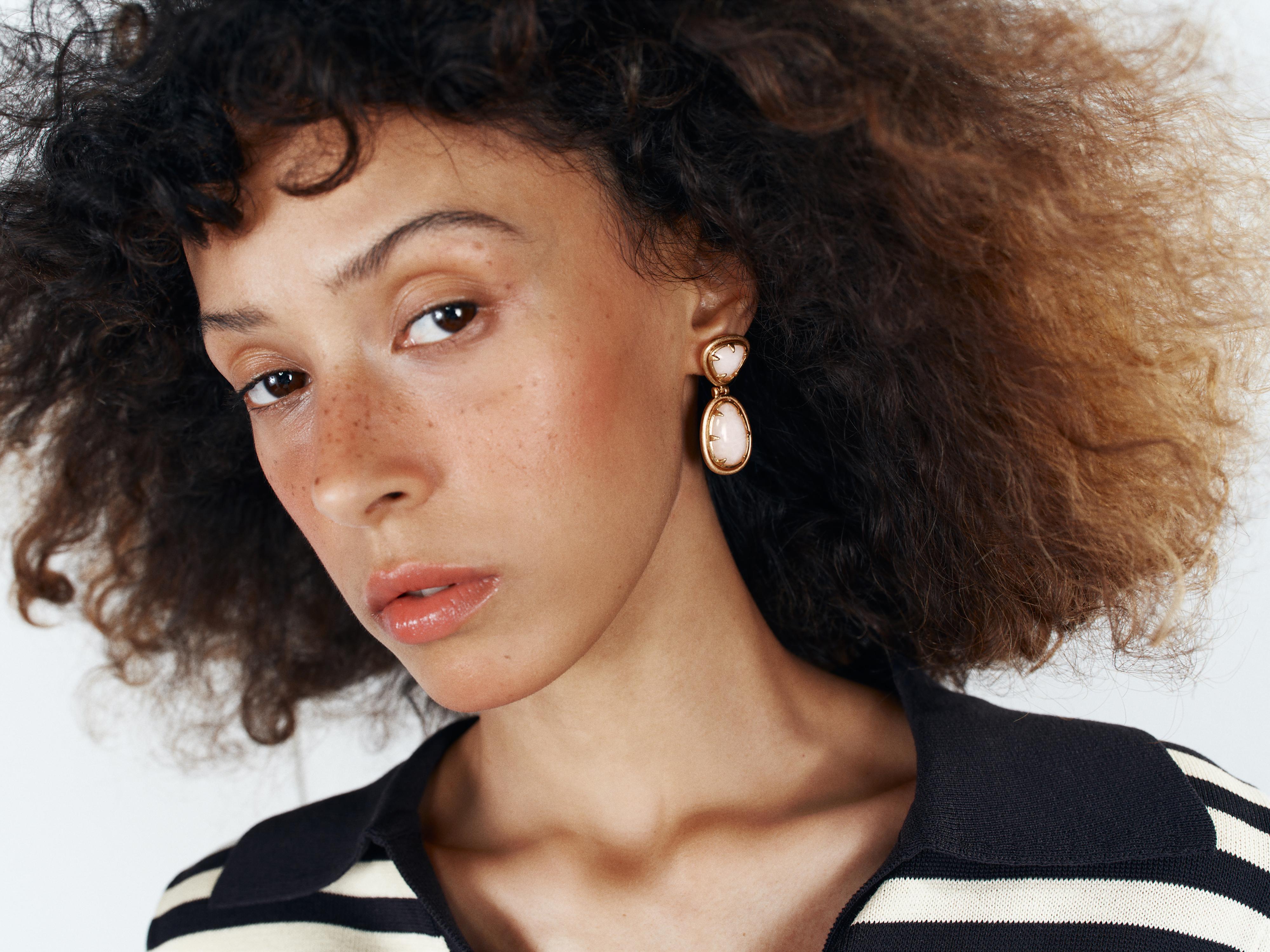 SHINY STONE EARRINGS — Golden