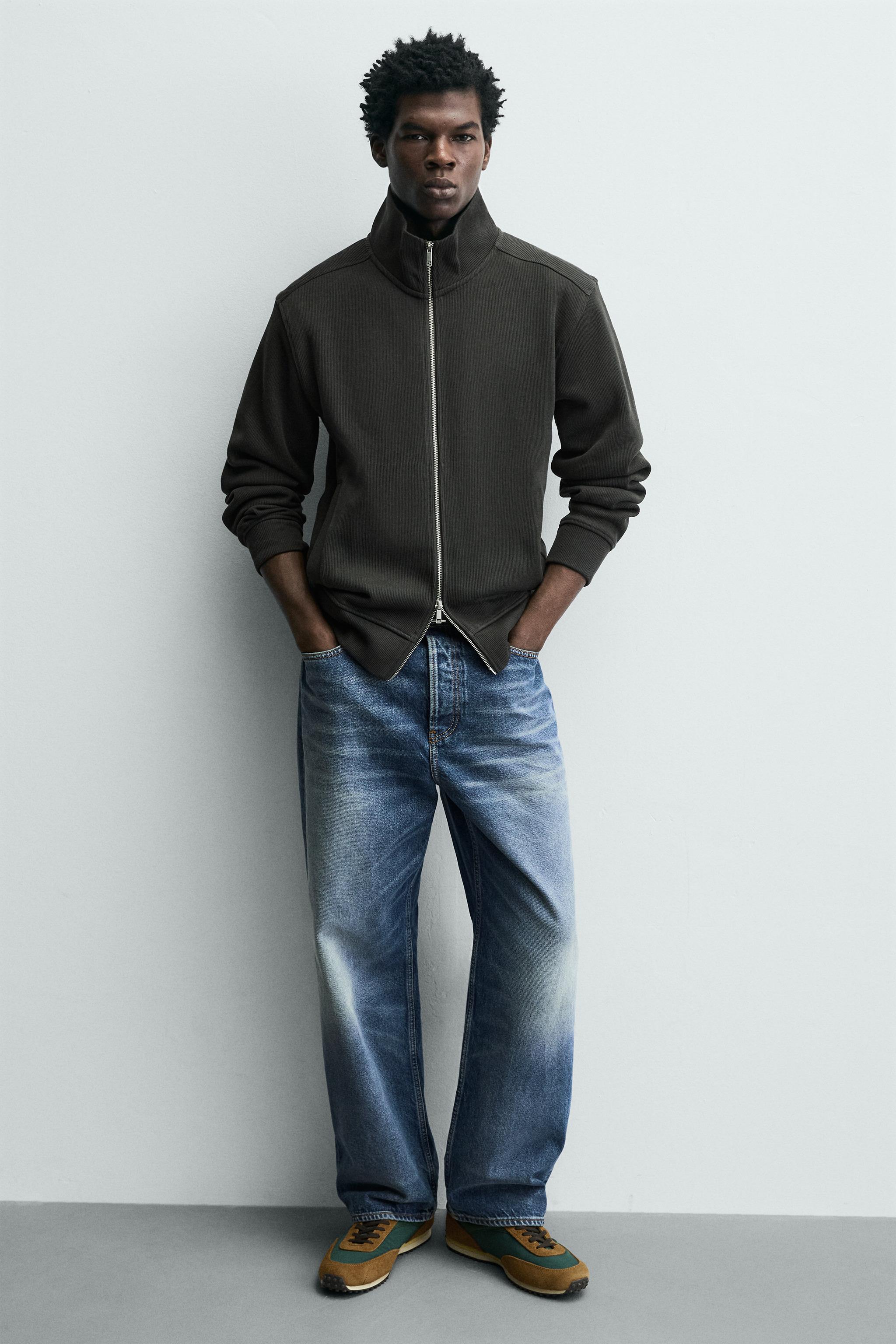 RETRO STYLE SNEAKERS