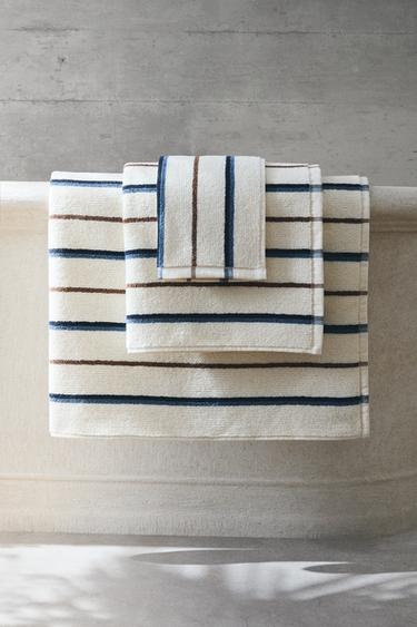 BATH TOWEL WITH COLOURED STRIPES - Multicoloured by Zara