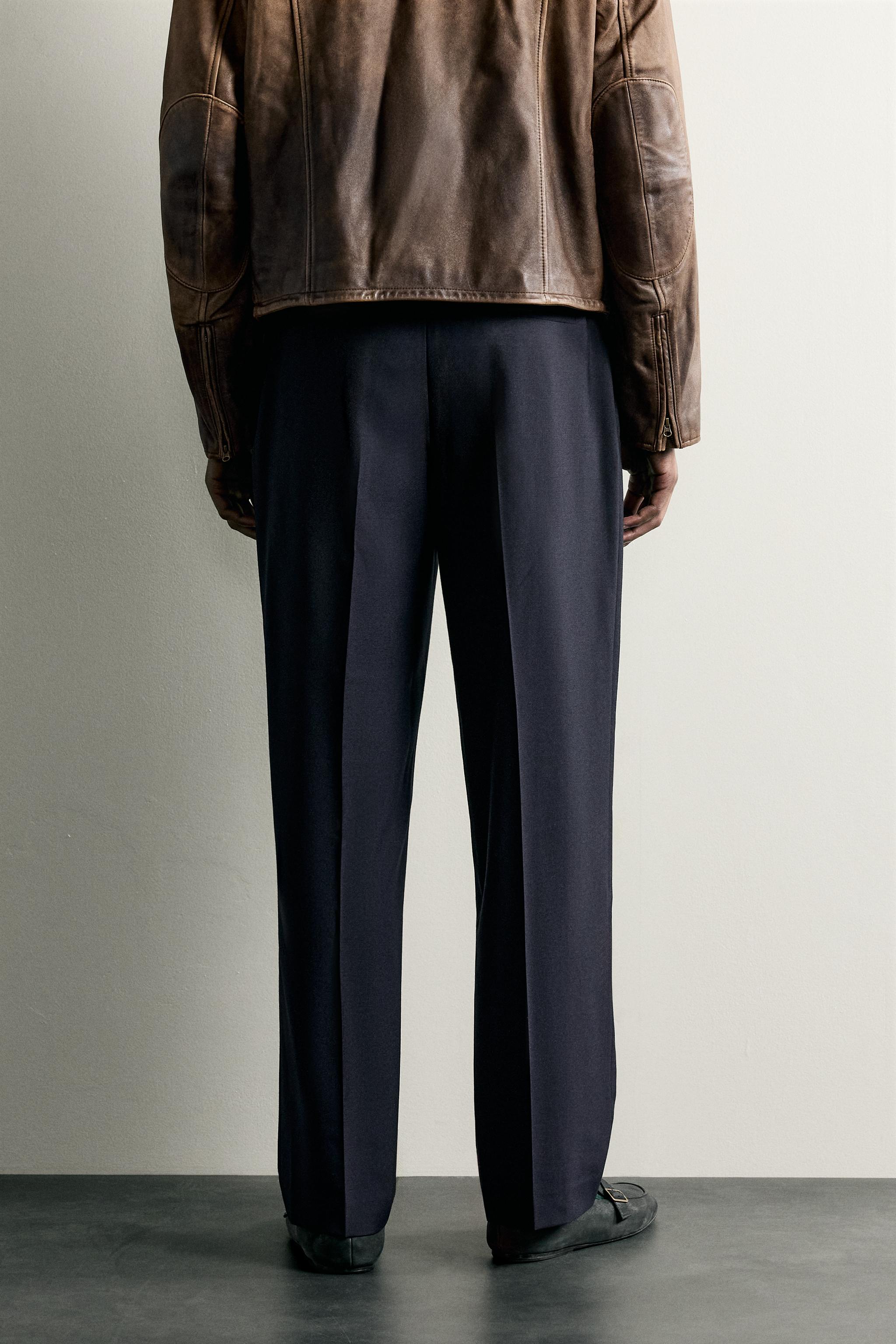RELAXED FIT PLEATED PANTS