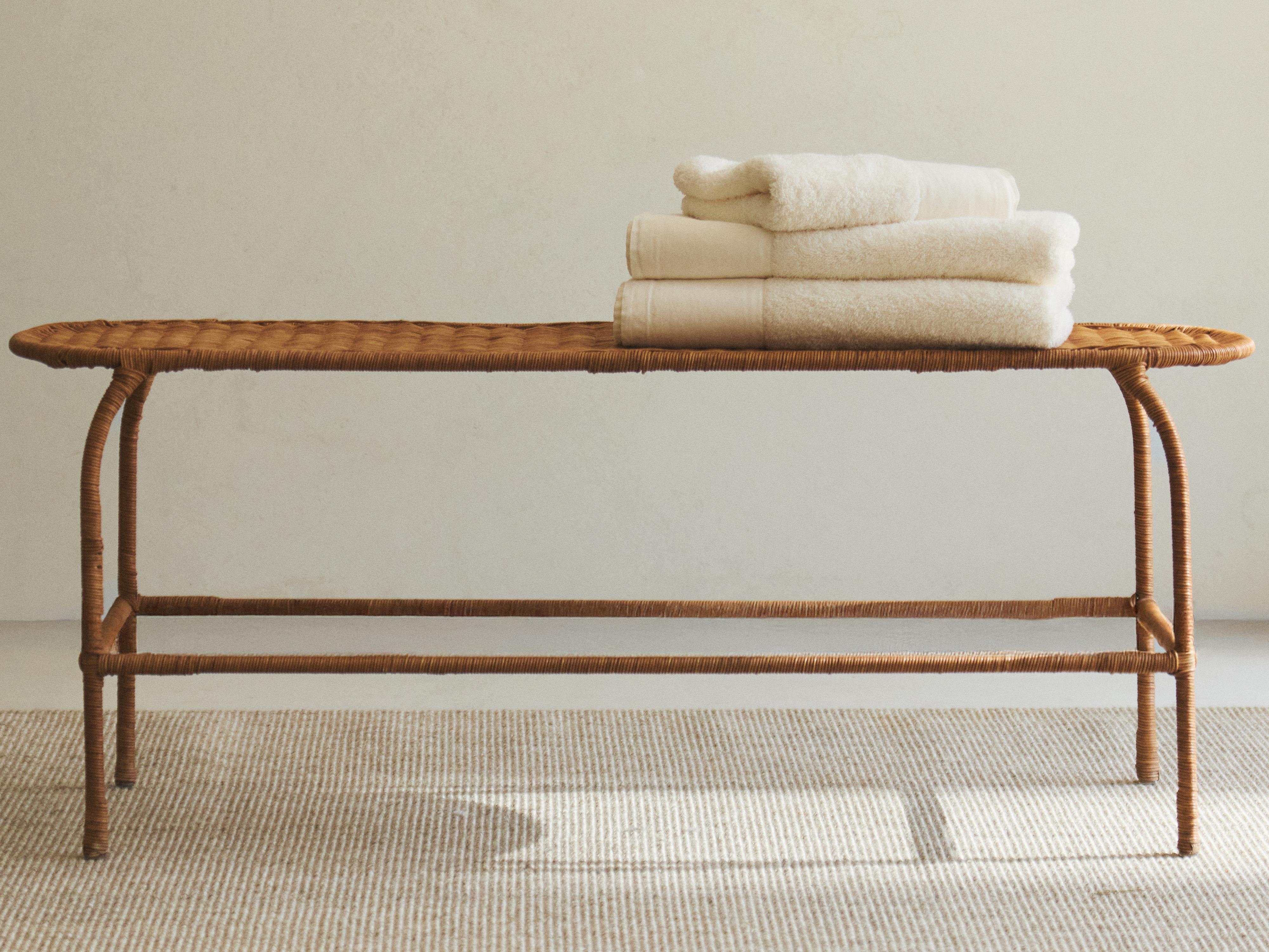 RATTAN BENCH — Brown