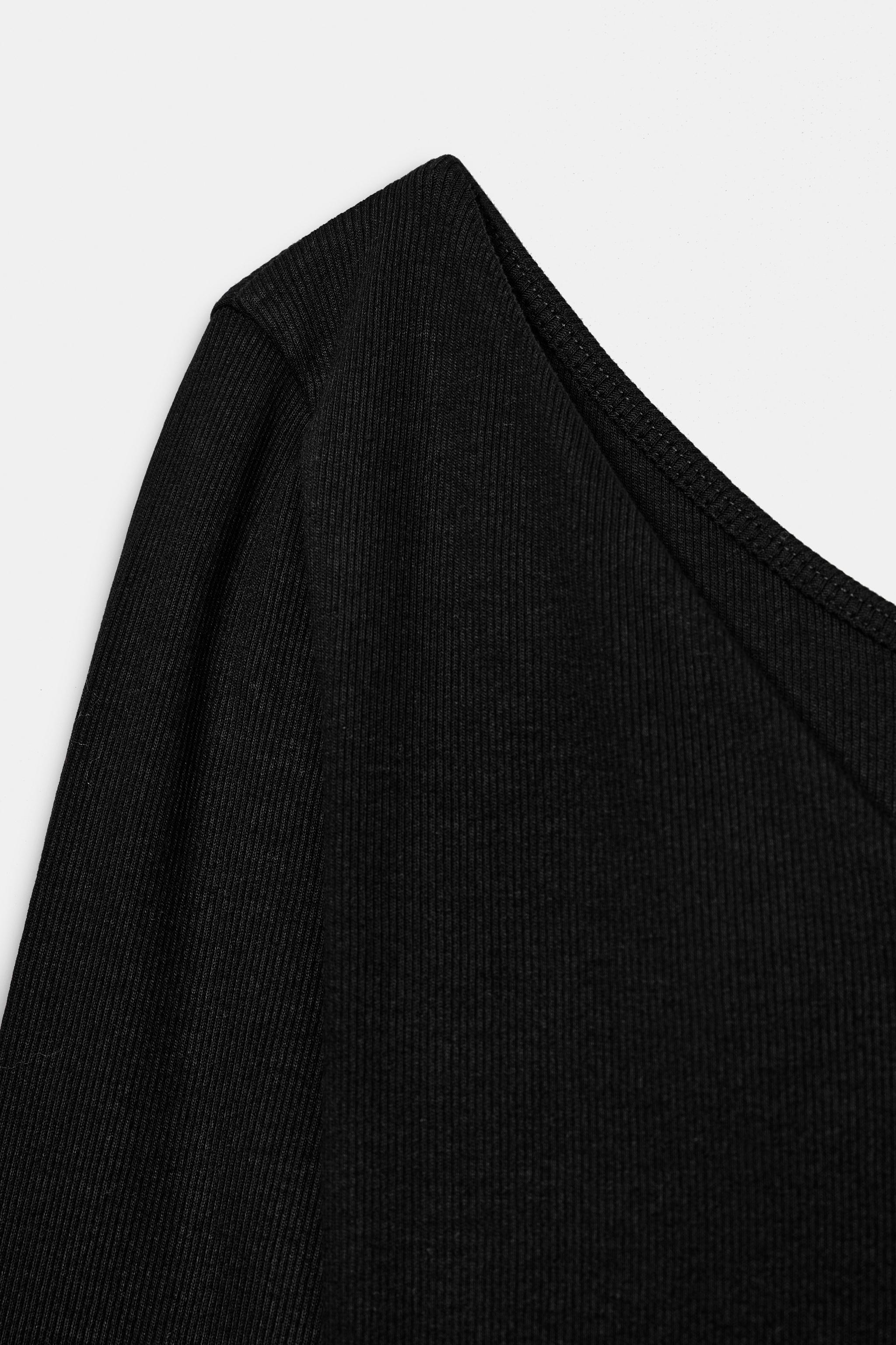 RIBBED V-NECK T-SHIRT