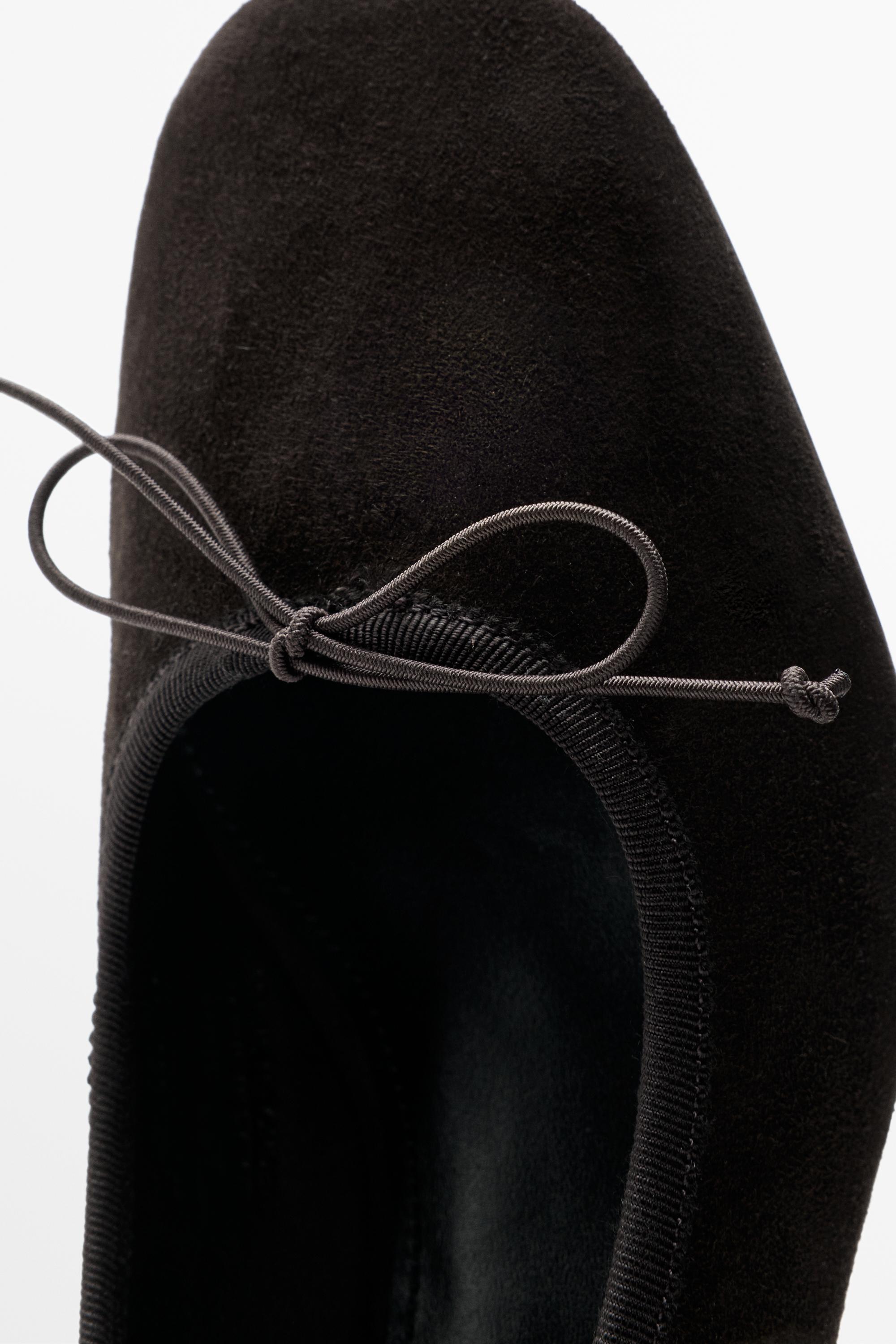 Leather heeled ballet flat