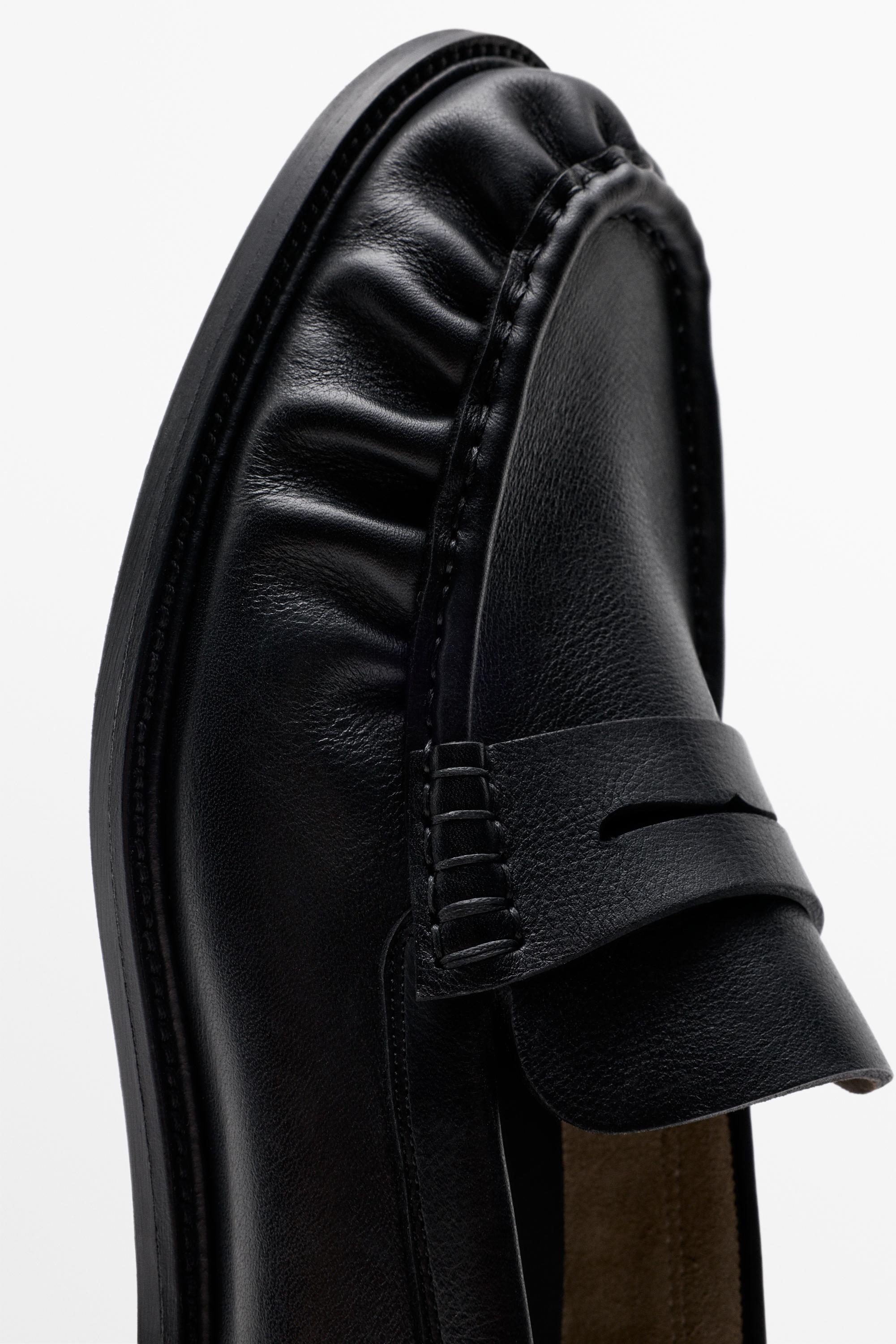 Shirred split suede leather loafer