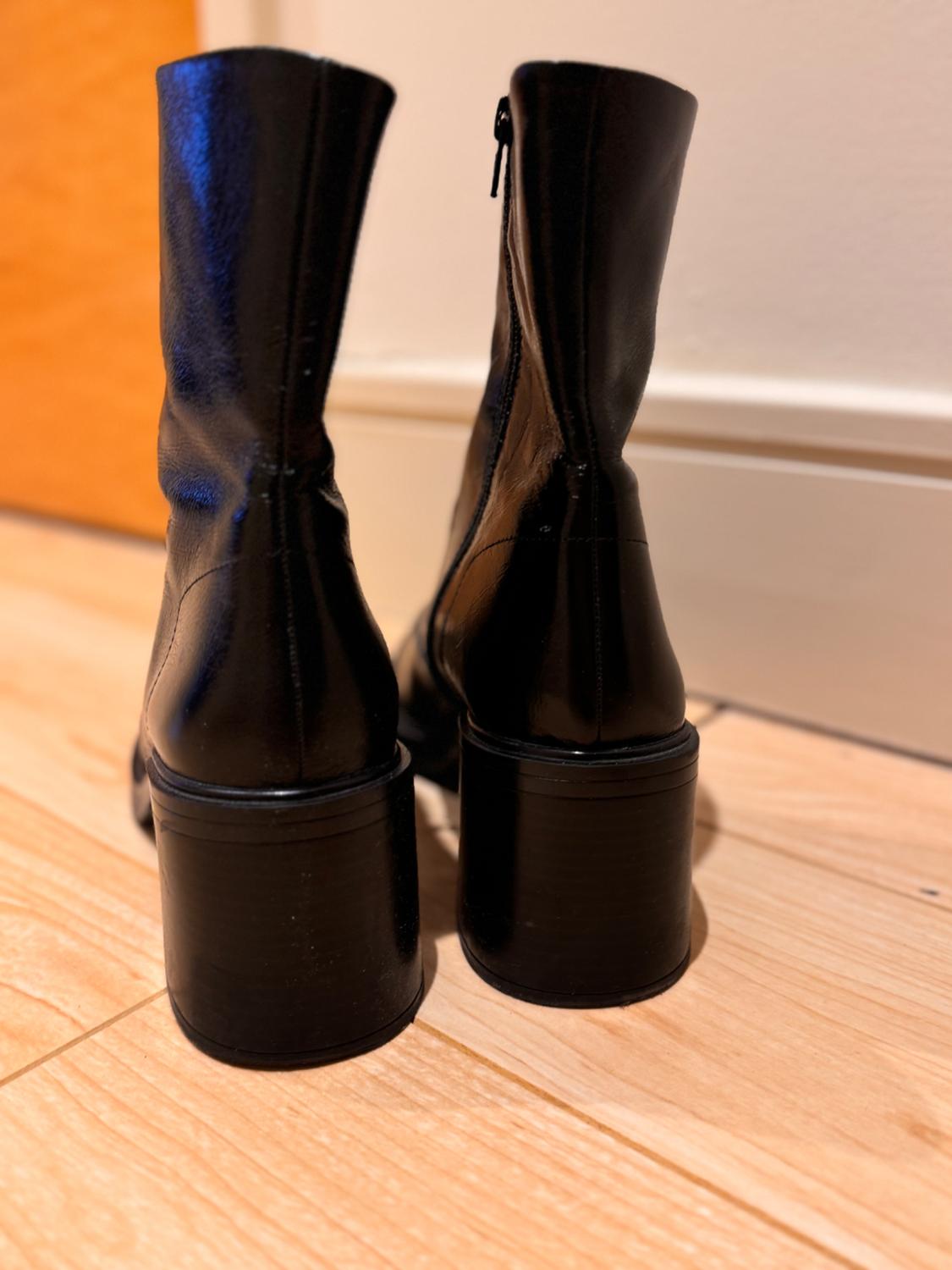 LEATHER HIGH BLOCK HEEL ANKLE BOOTS - Image 3