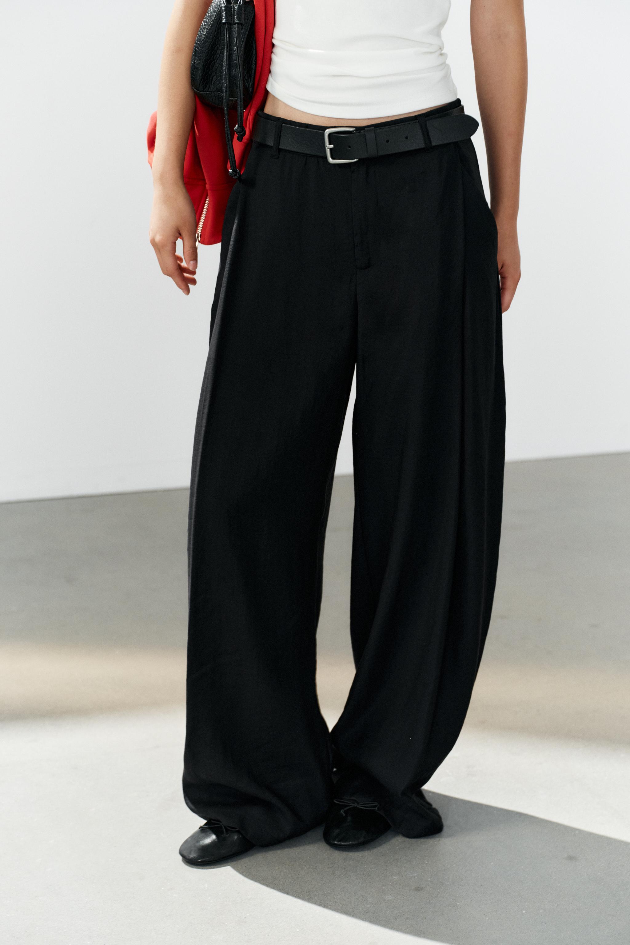 FLOWY PLEATED PANTS — Black