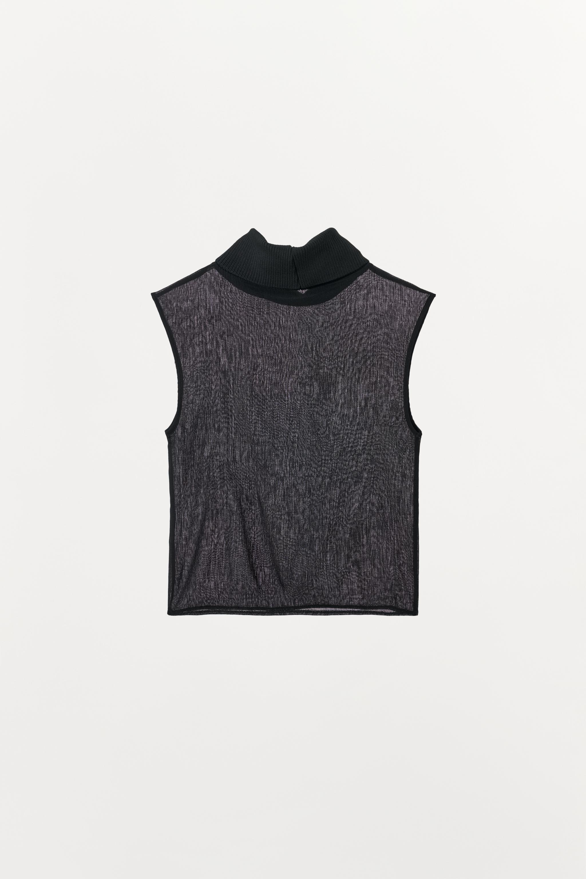 HIGH NECK TOP