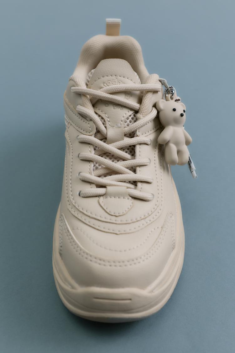 Zapatilla deportiva charm