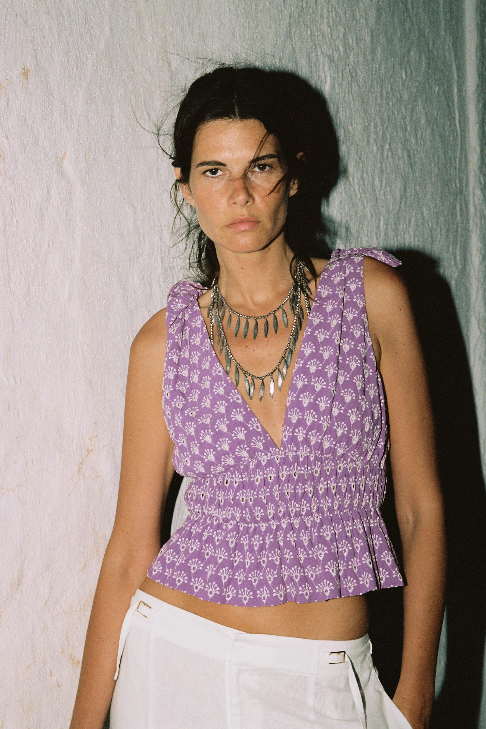 TOP À LACETS BRODÉ ET PERFORÉ