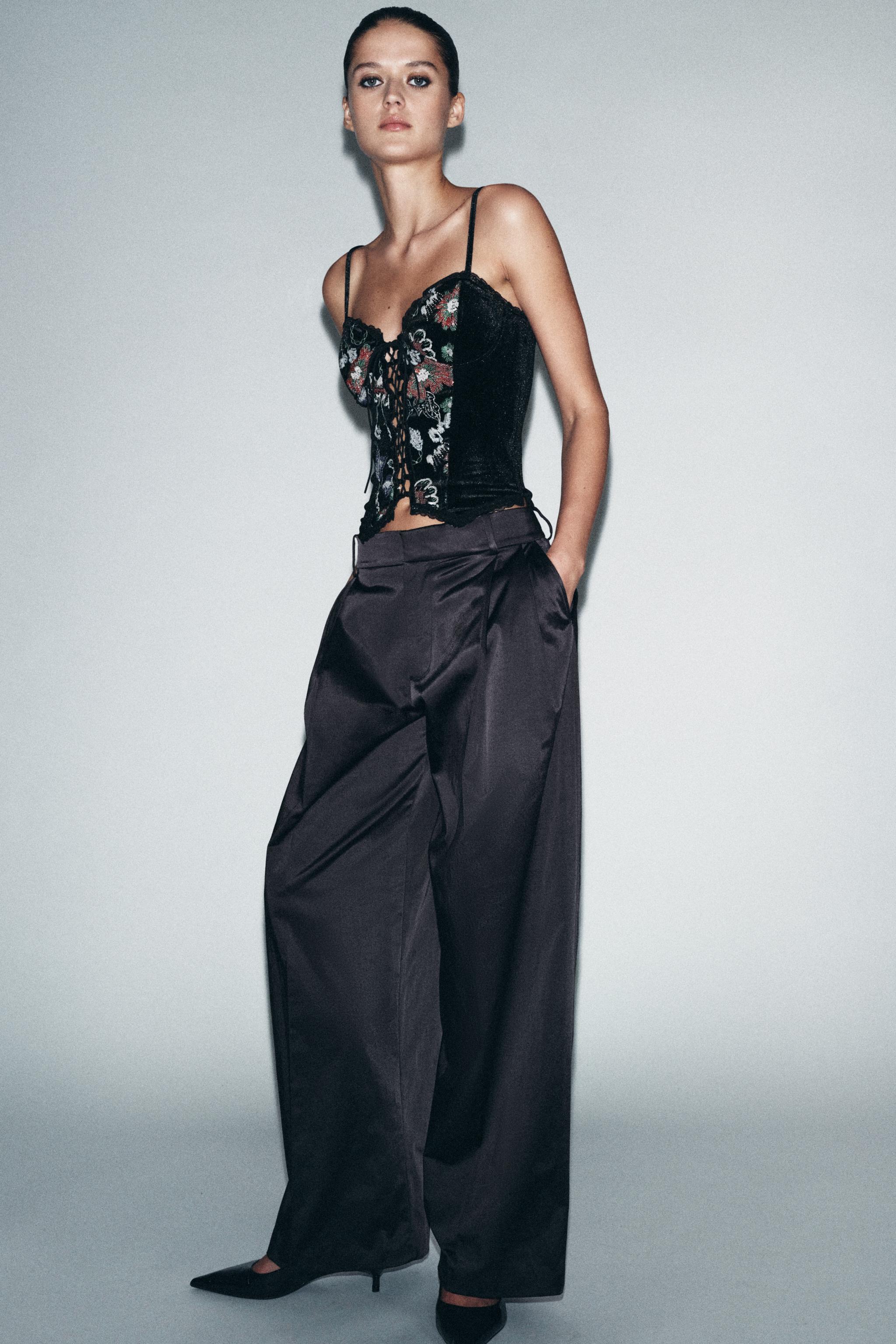 ベルベット刺繍入りコルセット - ブラック | ZARA Japan / 日本