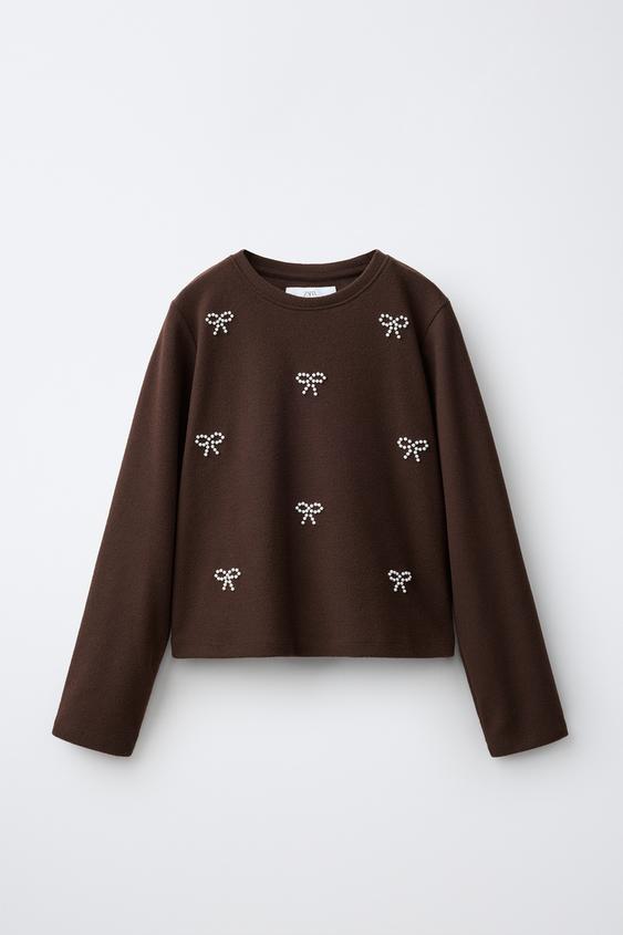 CAMISETA SOFT TOUCH APLIQUE PERLAS - Marrón de Zara - Imagen 0