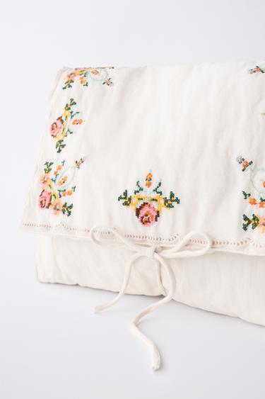 EMBROIDERED TOILETRY BAG - Ecru by Zara