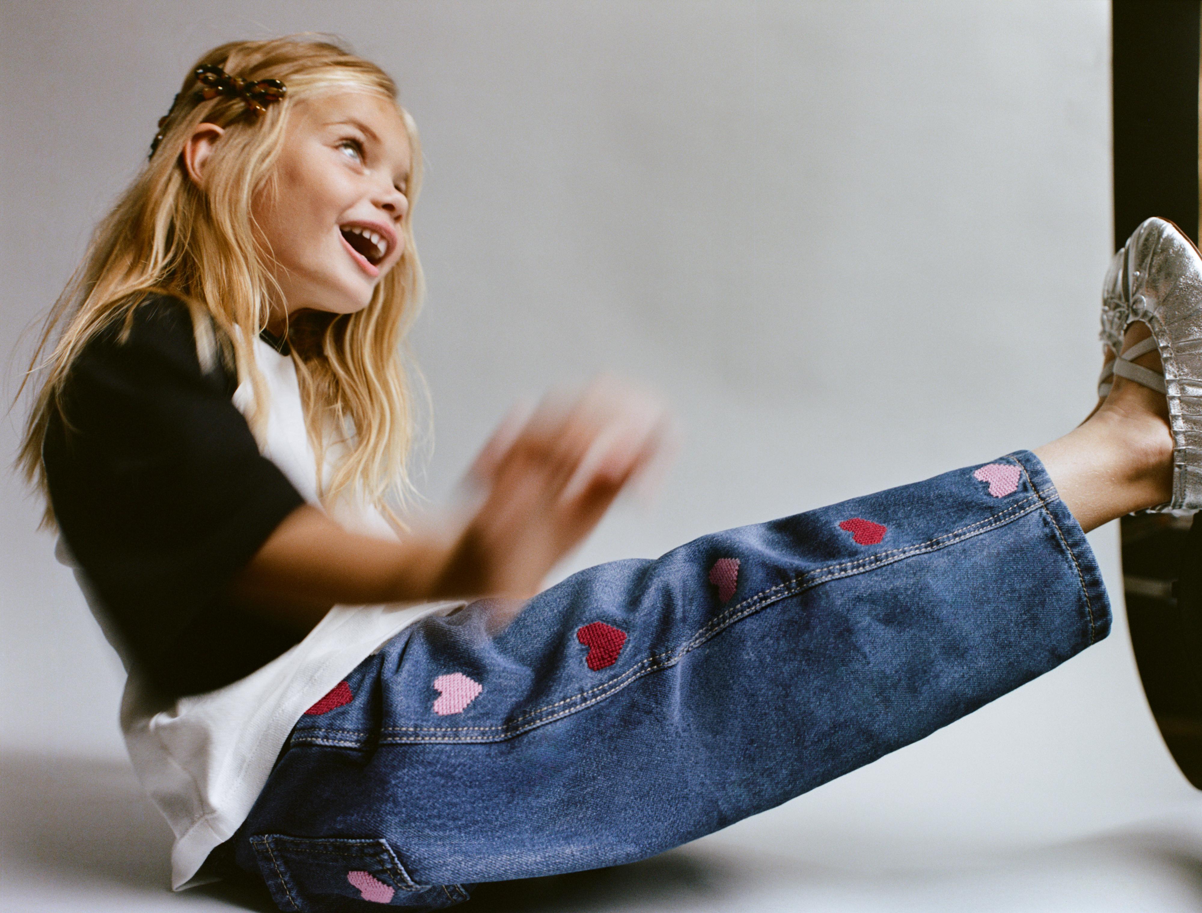HEART EMBROIDERY BARREL JEANS — Blue