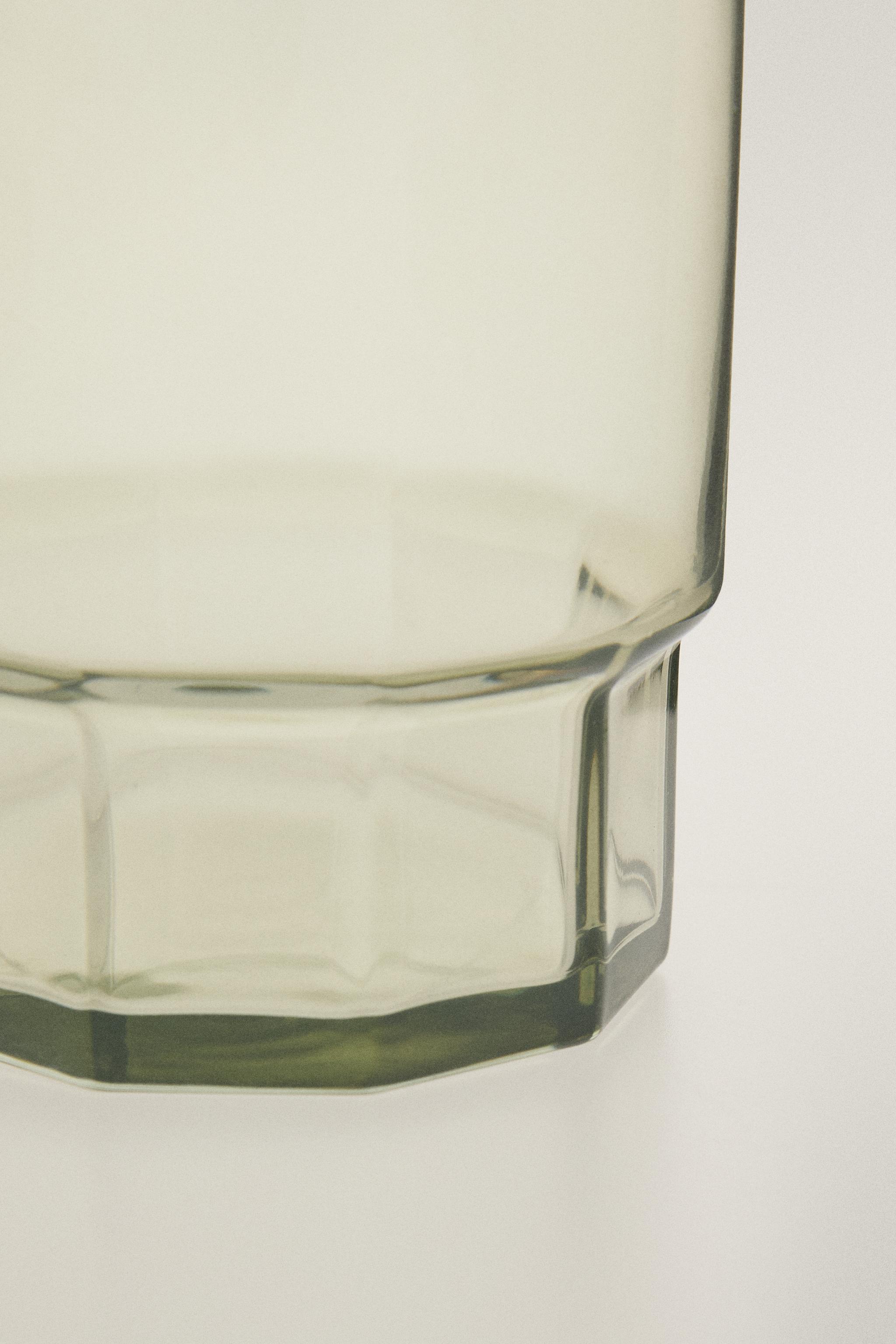 VERRE EN VERRE À BASE FACETTÉE