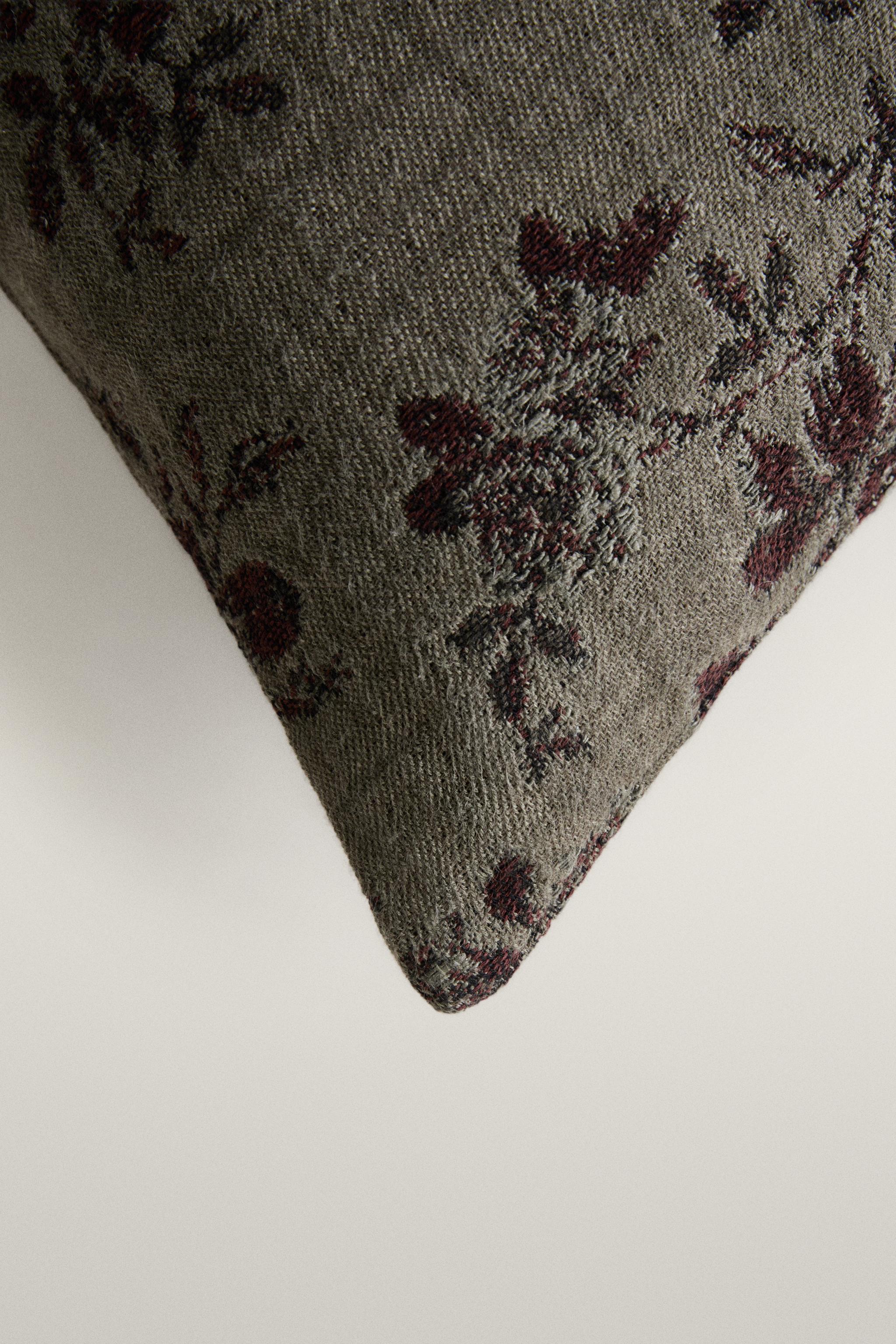 Jacquard throw pillow cover