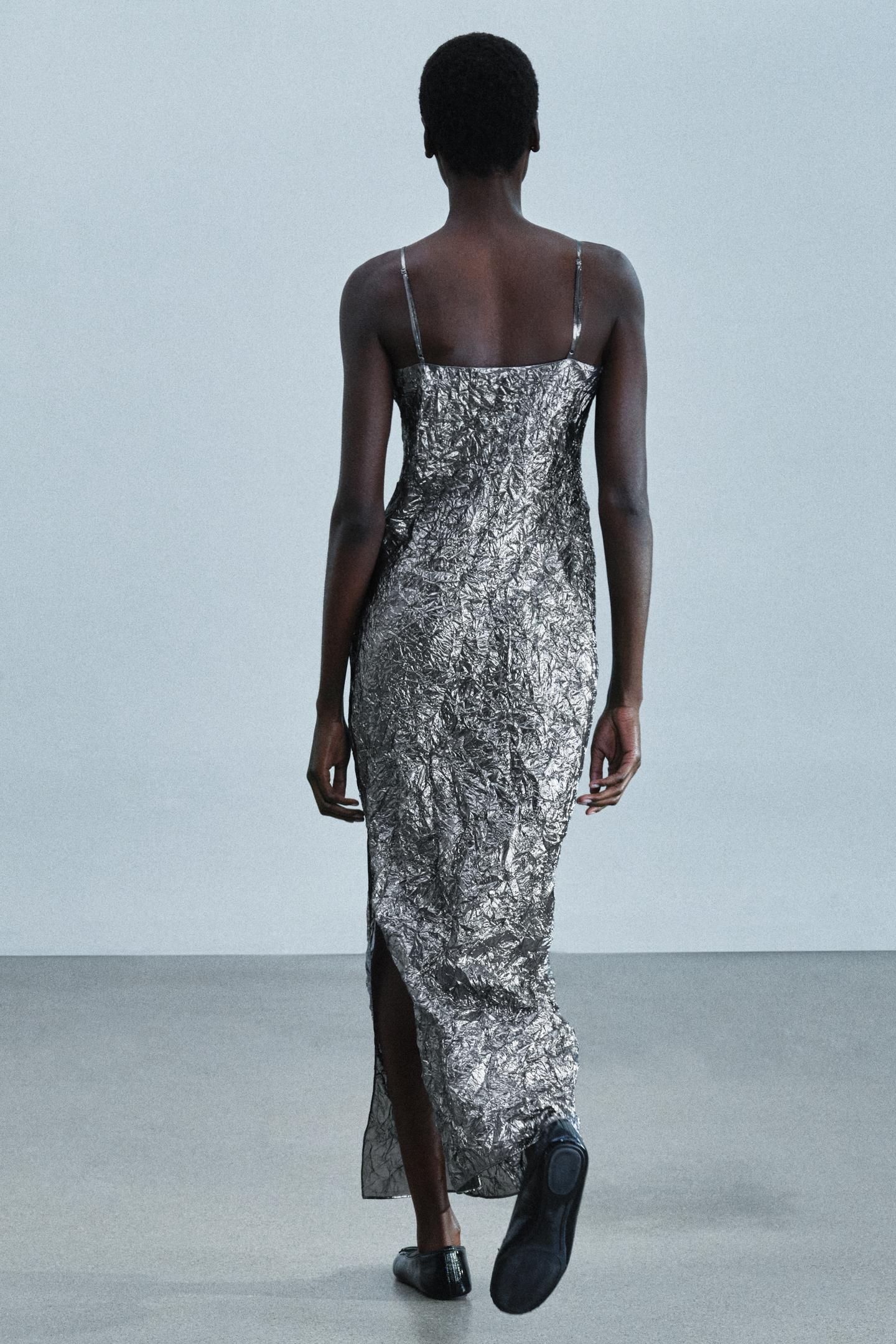 Женское платье Zara Crinkled Metallic-Effect Maxi, цвет: Чёрный / Серебряный — фото 3