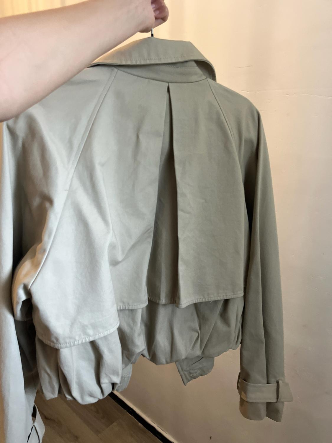 SHORT TRENCH COAT WITH BALLOON EFFECT - Image 2