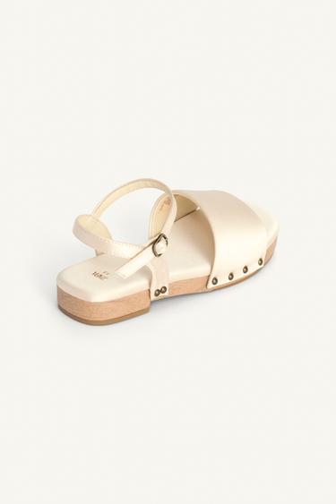 SANDALES À CLOUS ÉDITION LIMITÉE - Blanc écru de Zara - Image 6