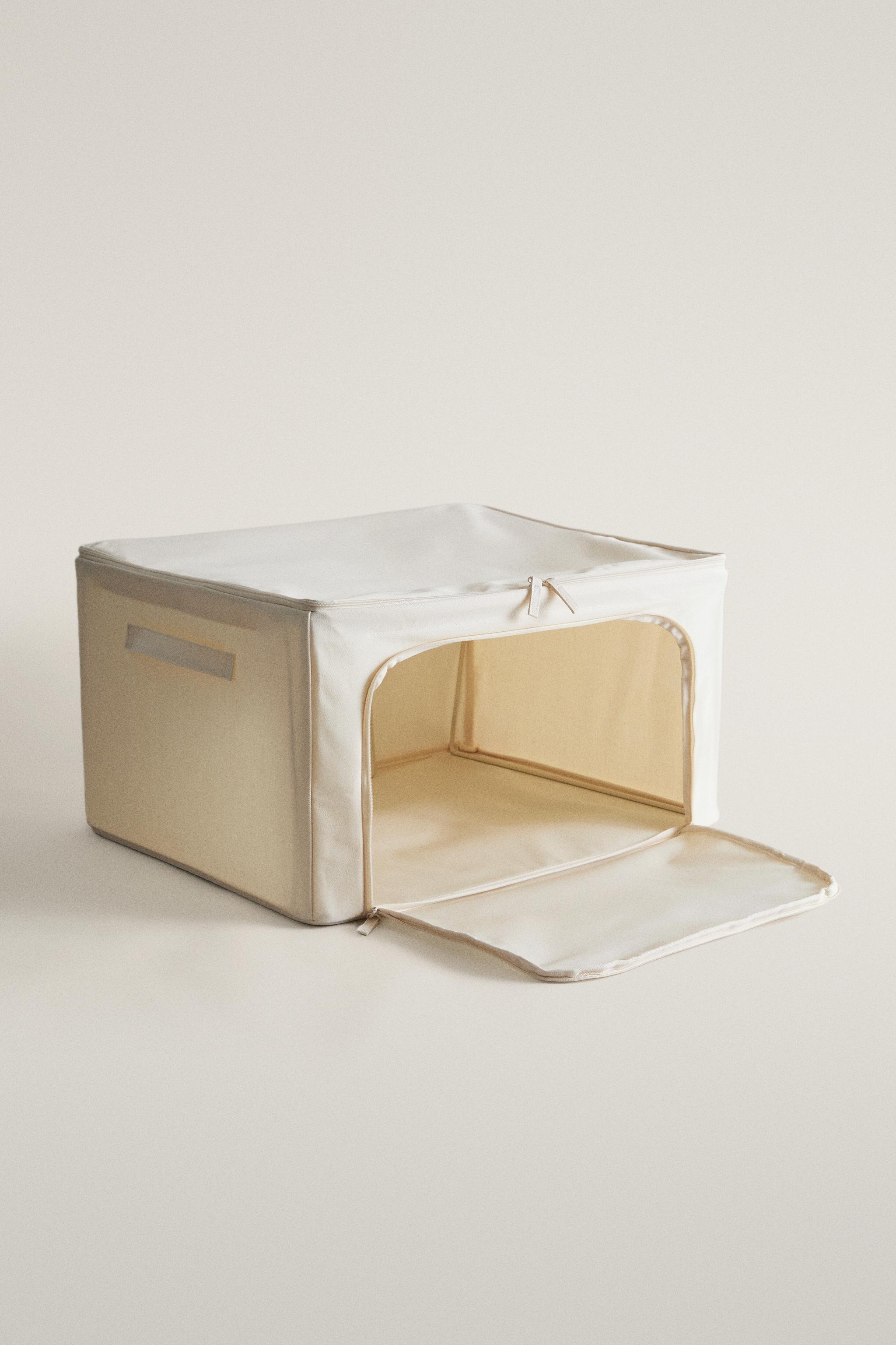 FRONT-OPENING TEXTILE ORGANIZER