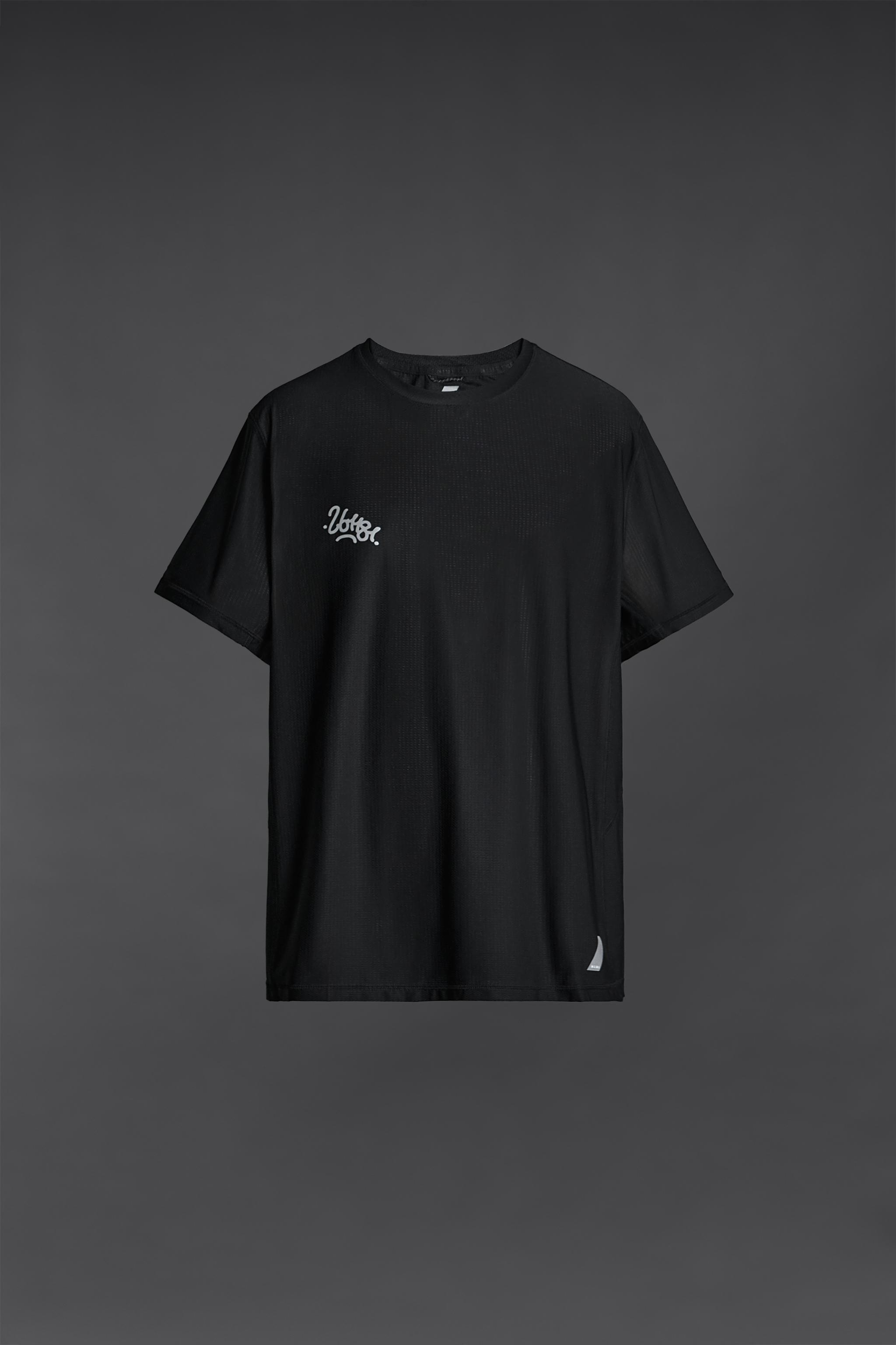black workout tee