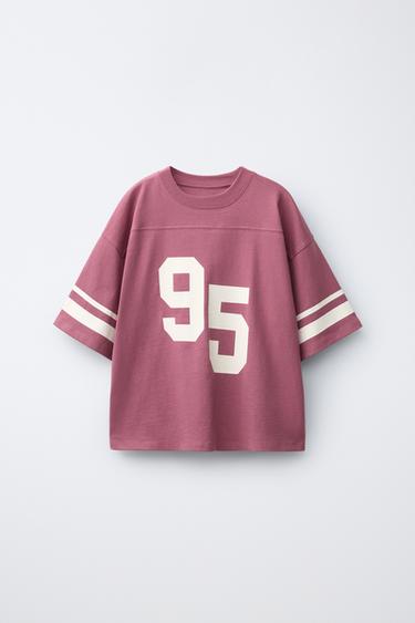 CAMISETA VARSITY - Burgundy de Zara