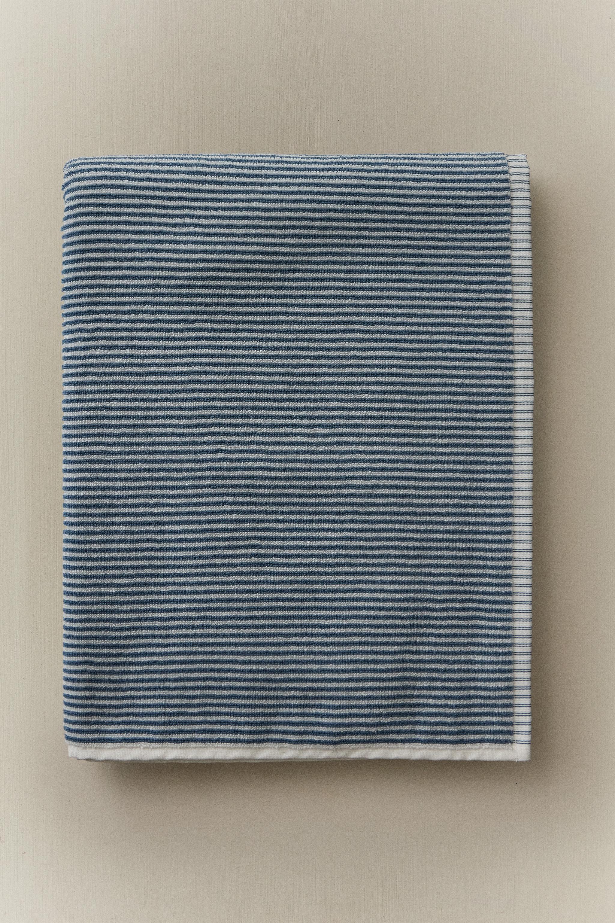 STRIPED COTTON BATH TOWEL — Dusty blue