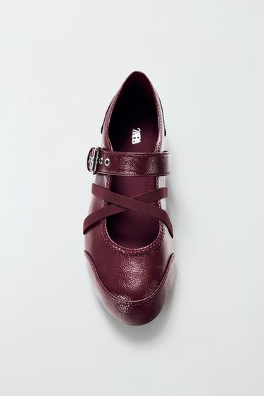 BALLARINA AMB EFECTE ENXAROLAT I SIVELLES - Vermell Burgundy de Zara