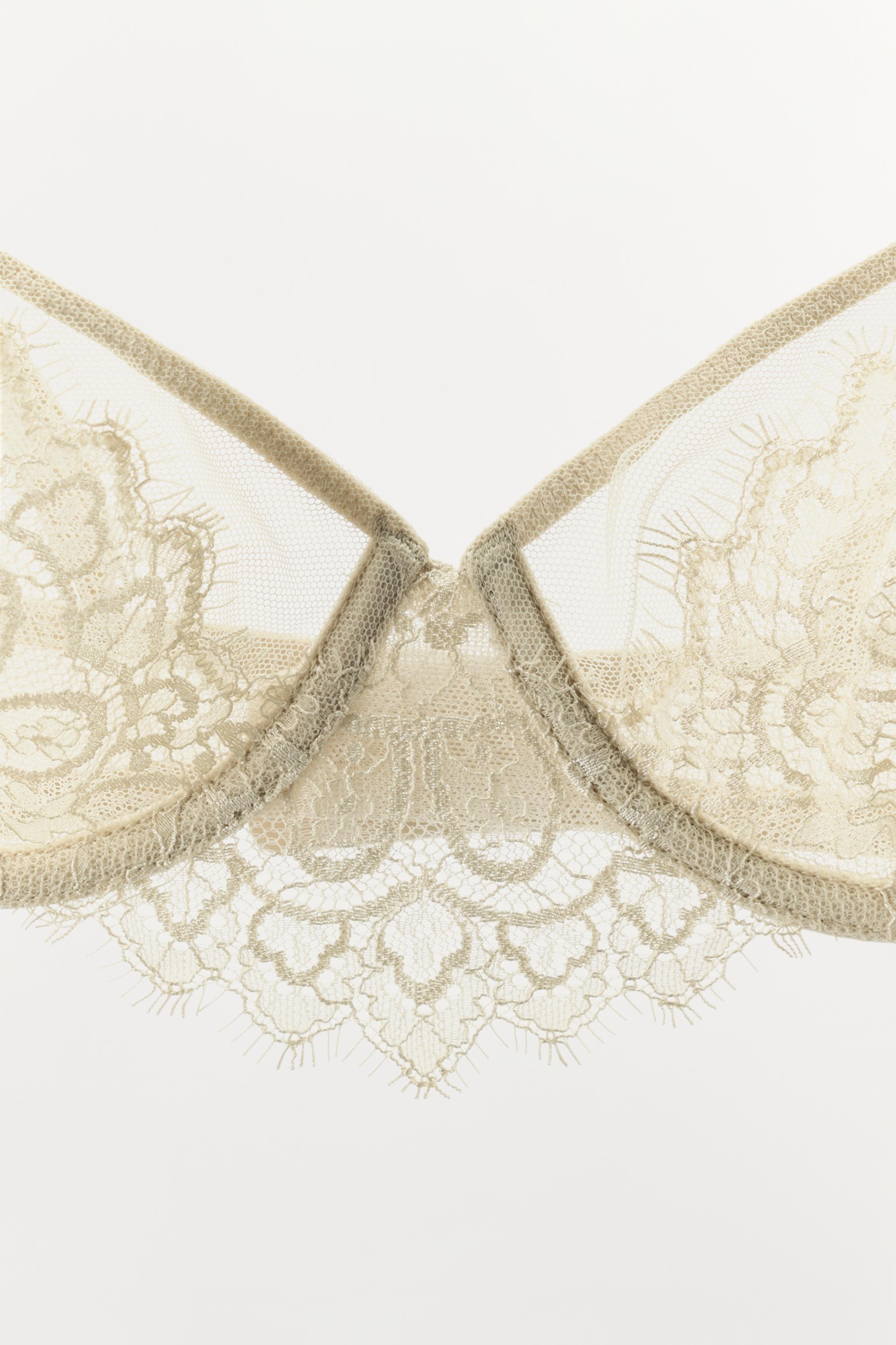 BRALETTE À ARMARTURES EN DENTELLE