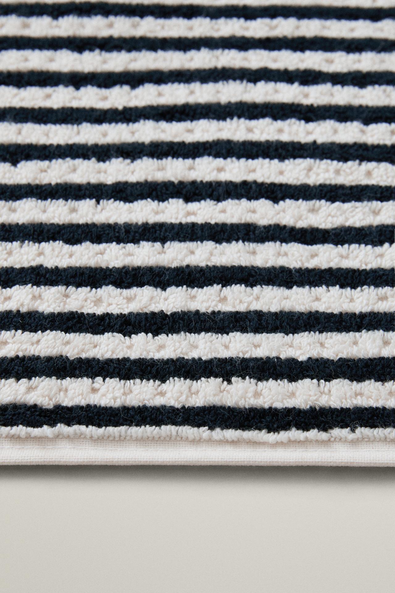 TWO-TONE STRIPED BATH MAT — Ecru / Black