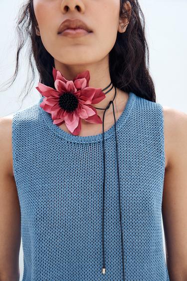 COLLAR CUERDA FLOR CONTRASTE - Rosa de Zara