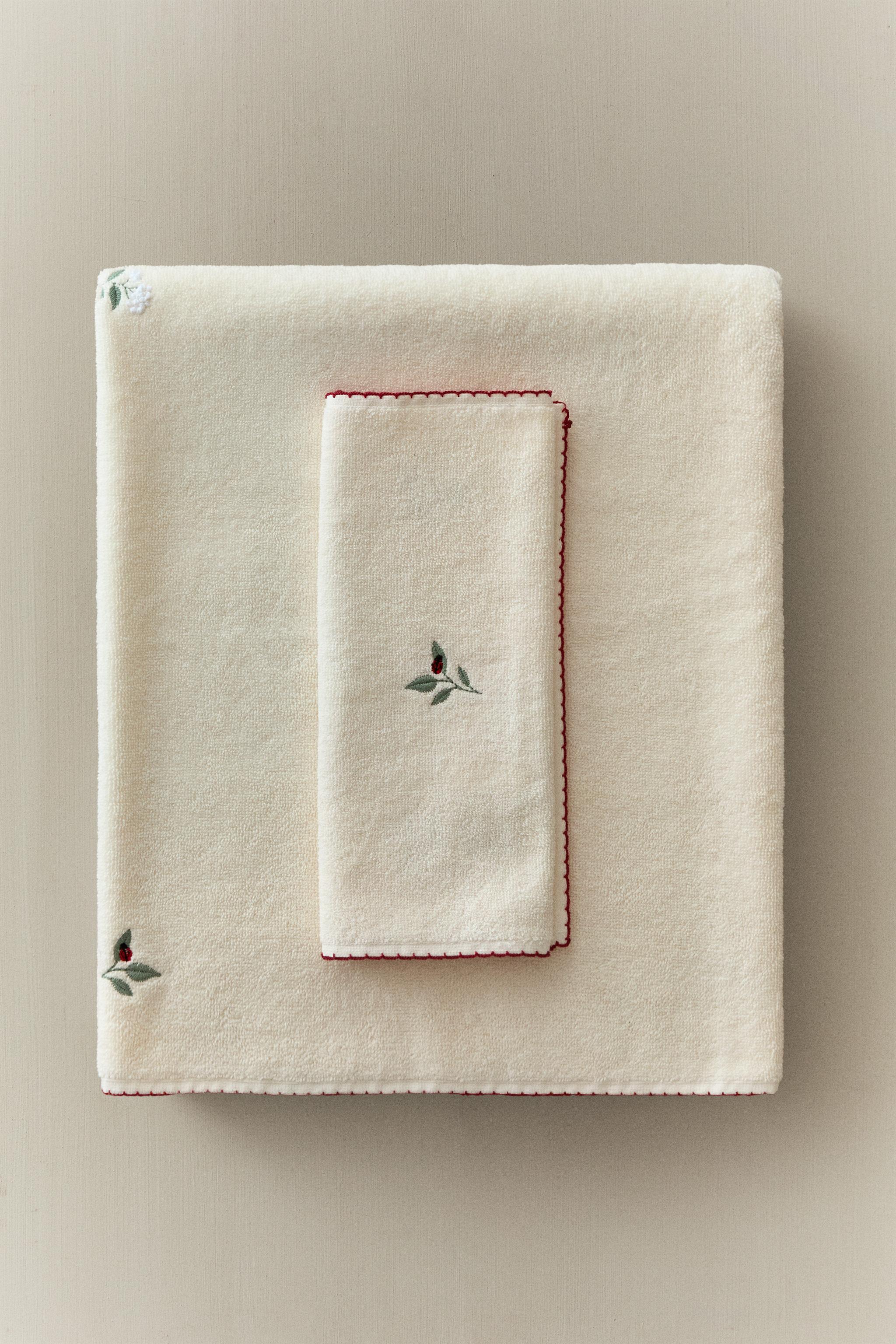 FLORAL EMBROIDERED BATH TOWEL