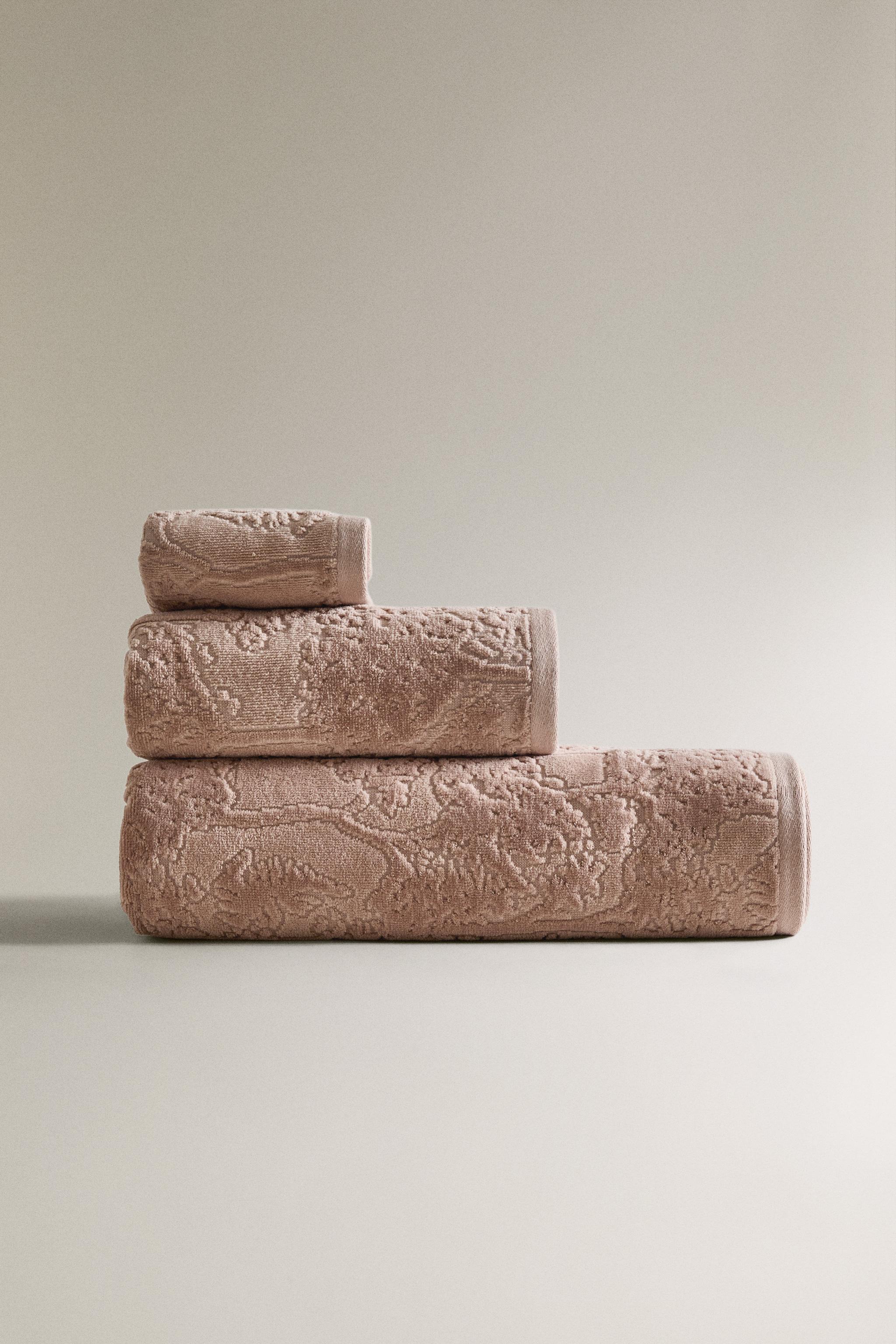 FLORAL JACQUARD BATH TOWEL — Dusty pink
