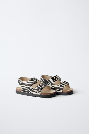 LEDERSANDALE MIT ANIMAL-PRINT - Weiß von Zara