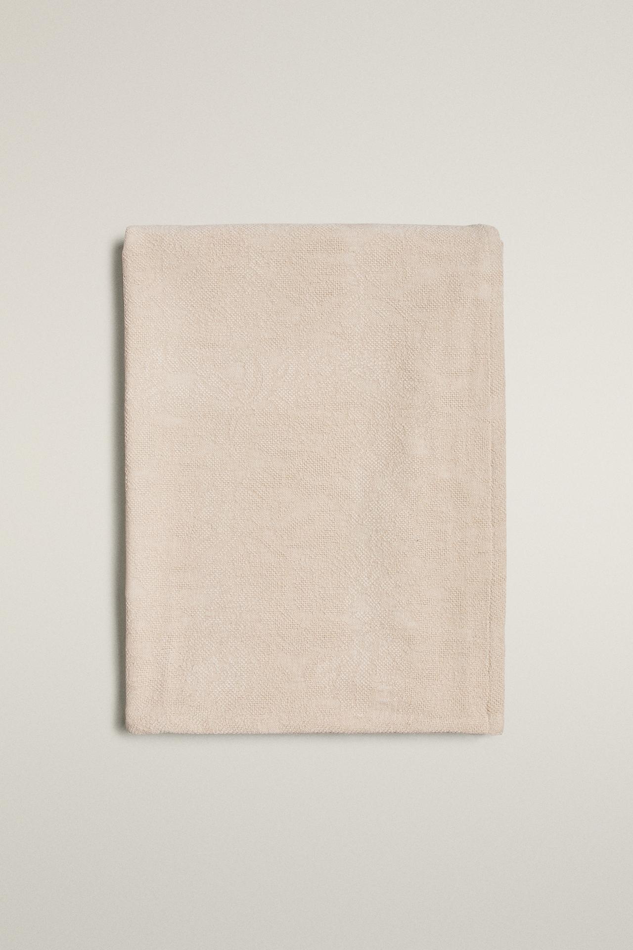 CHENILLE JACQUARD BLANKET — Ecru