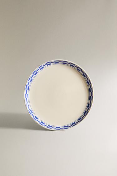 CERAMIC DESSERT PLATE WITH CHECKED EDGE - خَام الخاص بـ Zara