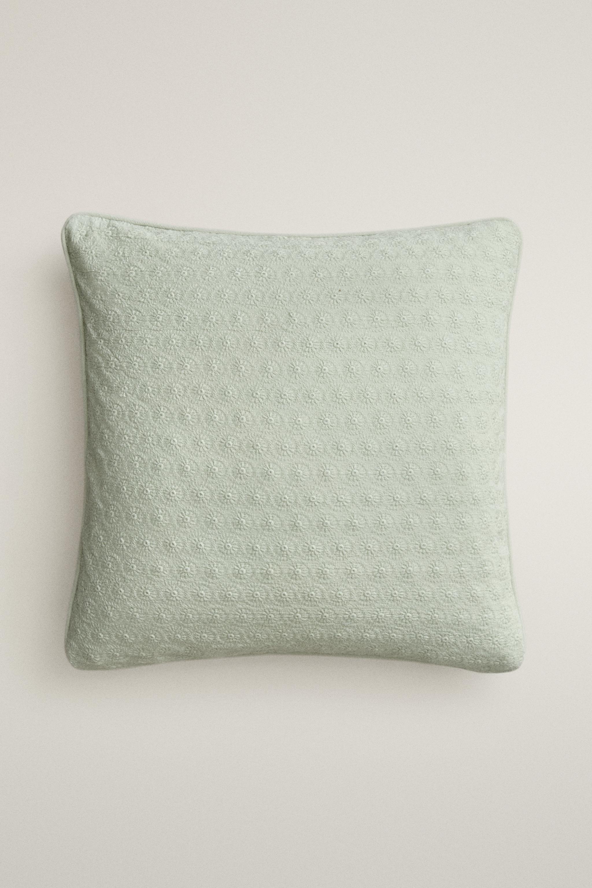 FLORAL EMBROIDERED THROW PILLOW COVER — Pastel green