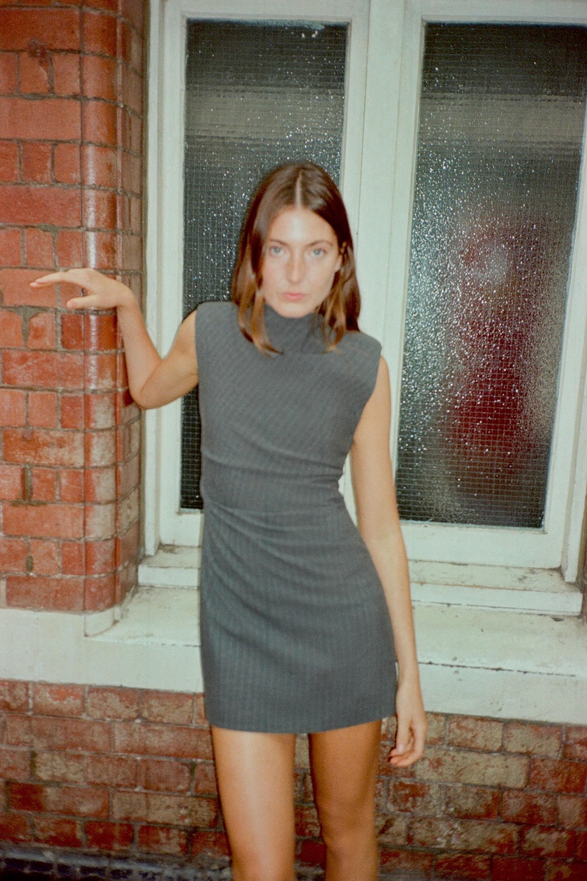 ばら　ｓ Zara SHORT DRESS WITH SHOULDER PADS | Square One