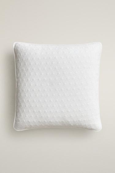 CUSHION COVER WITH FLORAL EMBROIDERY - أبيض الخاص بـ Zara