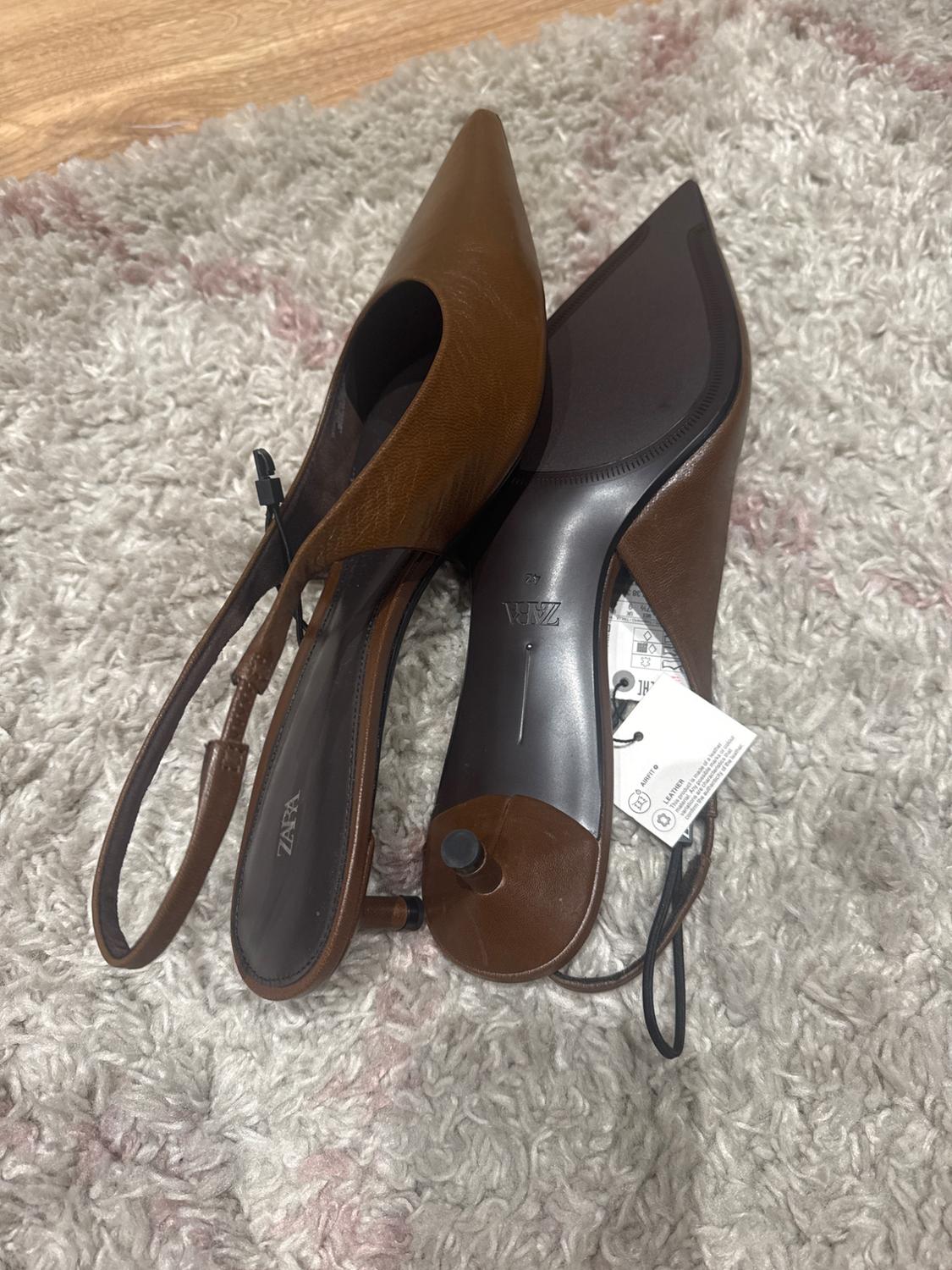 LEATHER KITTEN HEEL SHOES - Image 4