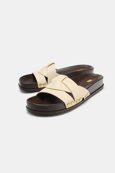 SANDALES PLATES EN CUIR À BRIDES CROISÉES - Blanc écru de Zara - Image 3