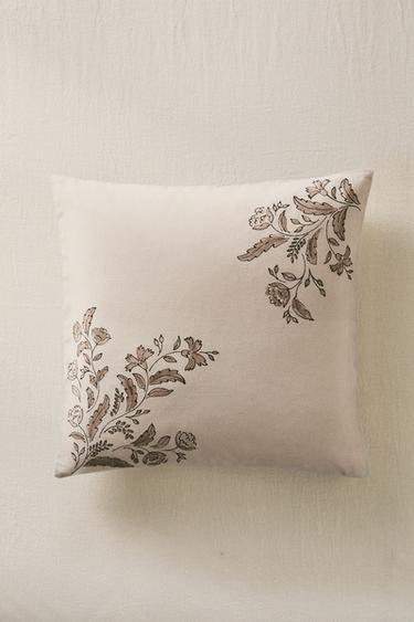 HOUSSE DE COUSSIN FLEURS - Beige de Zara - Image 5