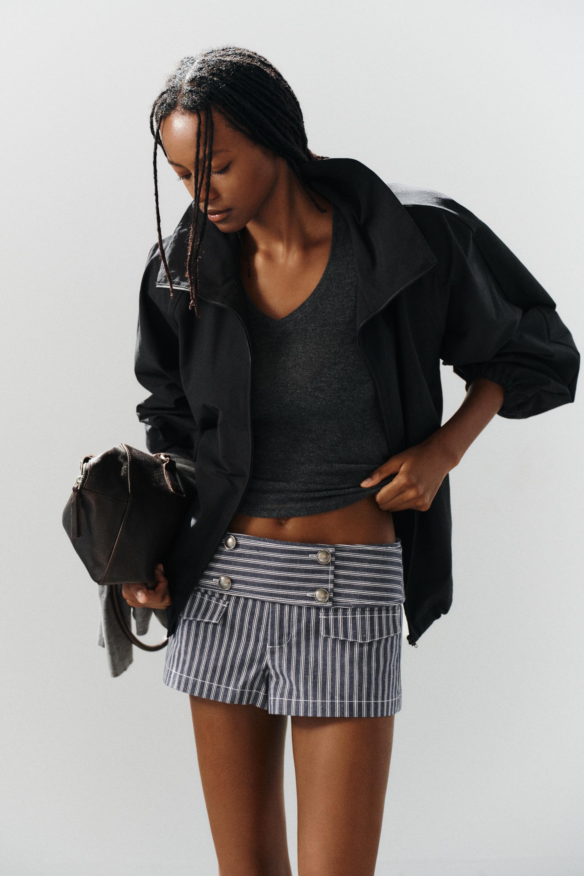 VESTE EN TISSU TECHNIQUE À ÉPAULIETTES