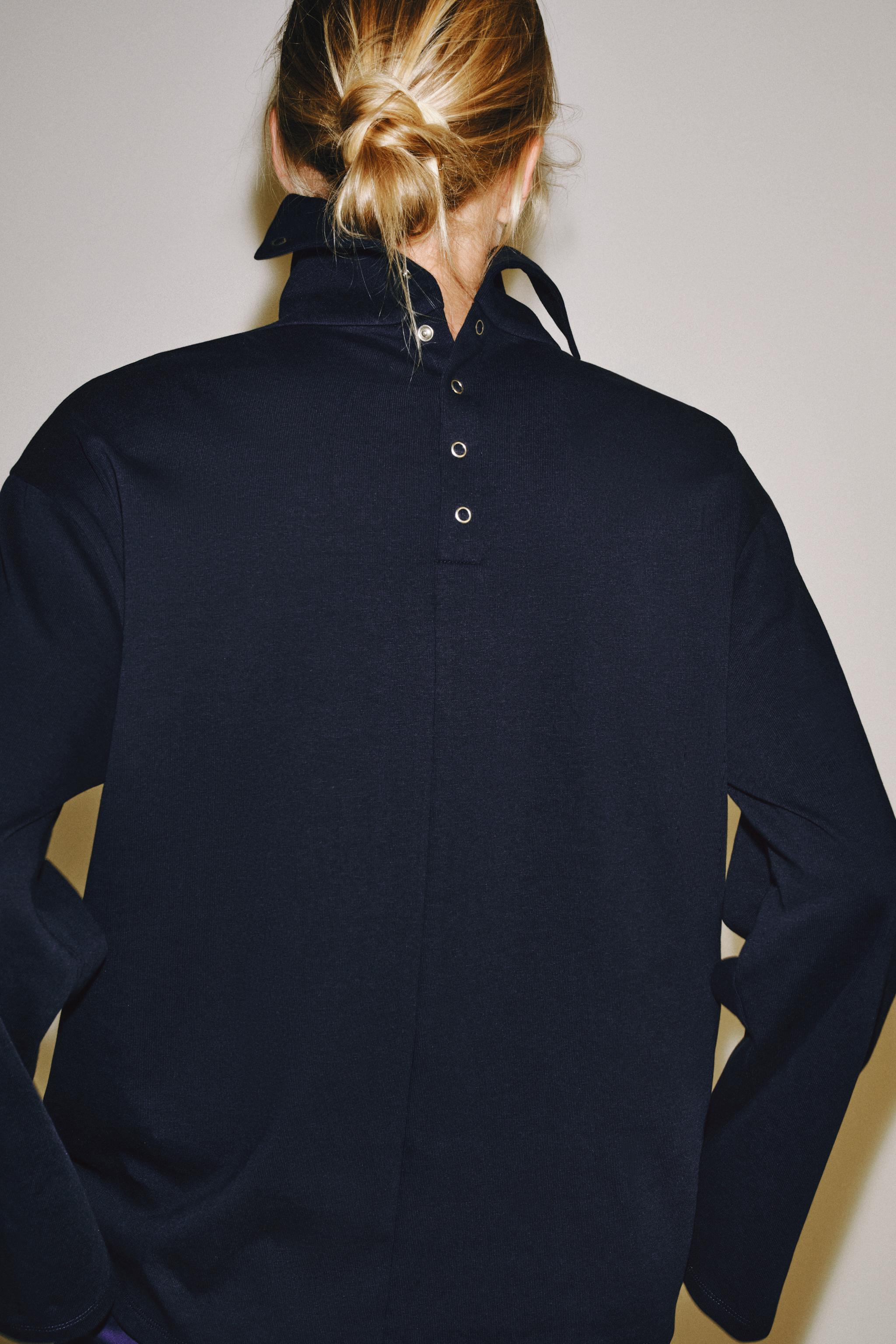 HIGH NECK SWEATSHIRT