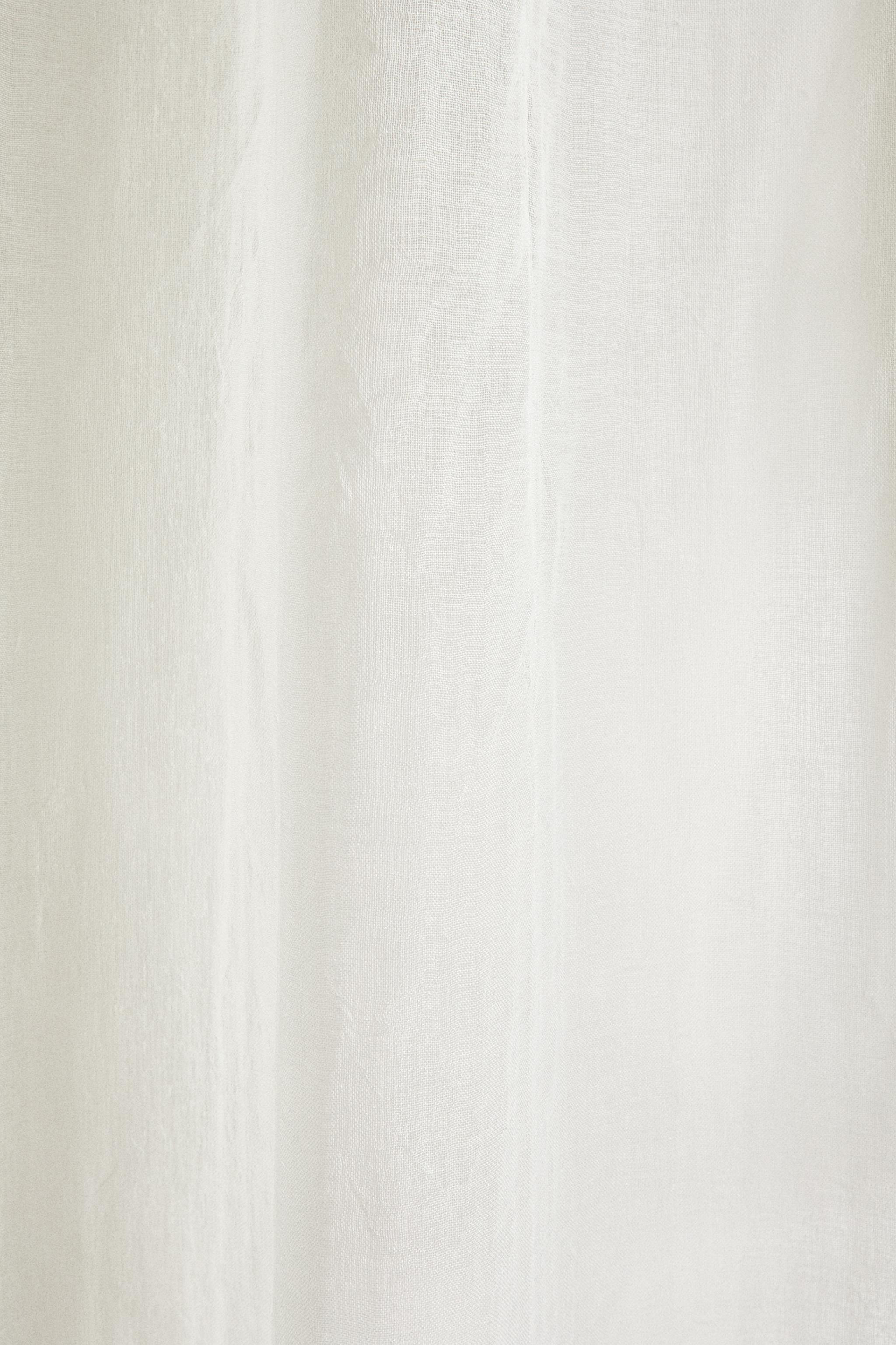 SHEER CURTAIN WITH VERY LOW FILTRATION