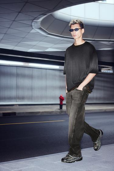 SPRAY PRINT KNIT T-SHIRT - Black by Zara