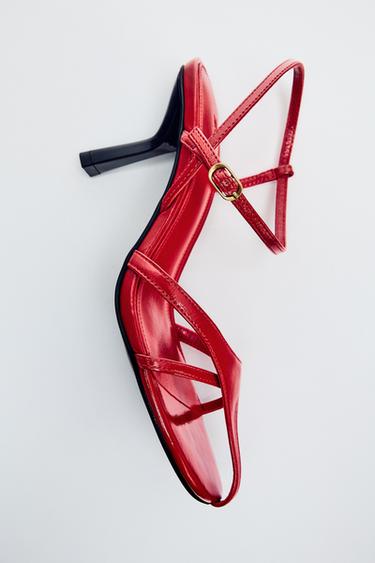 صندل جلدي بأشرطة LIMITED EDITION - أحمر الخاص بـ Zara